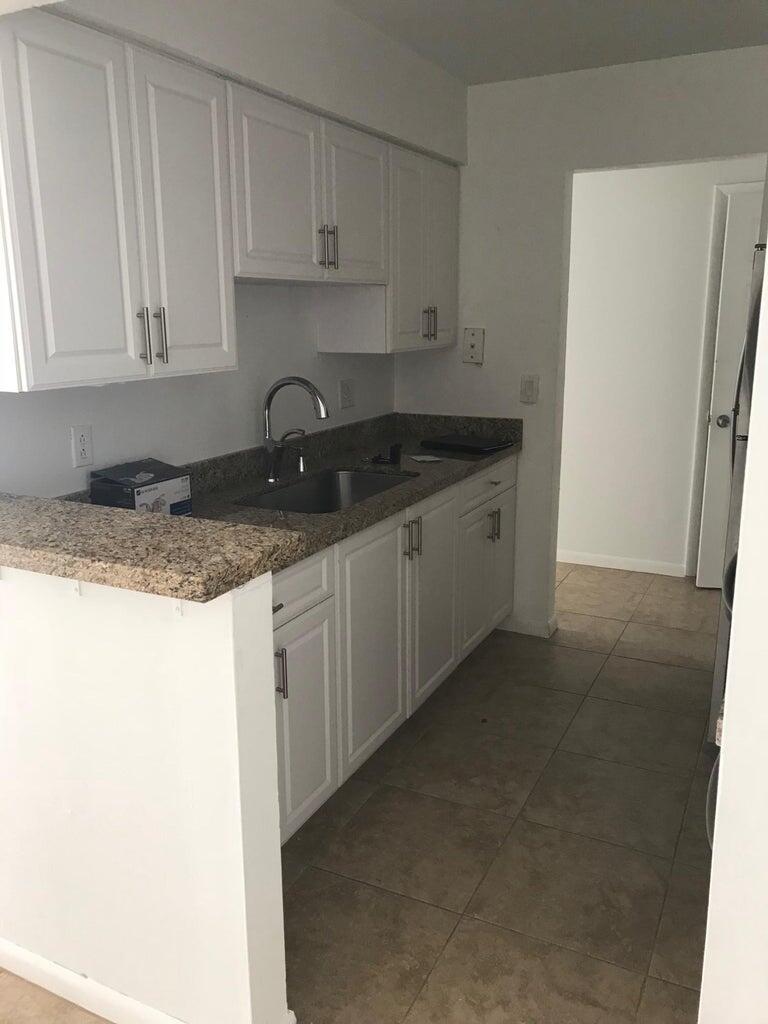 125 Shore Court 306a