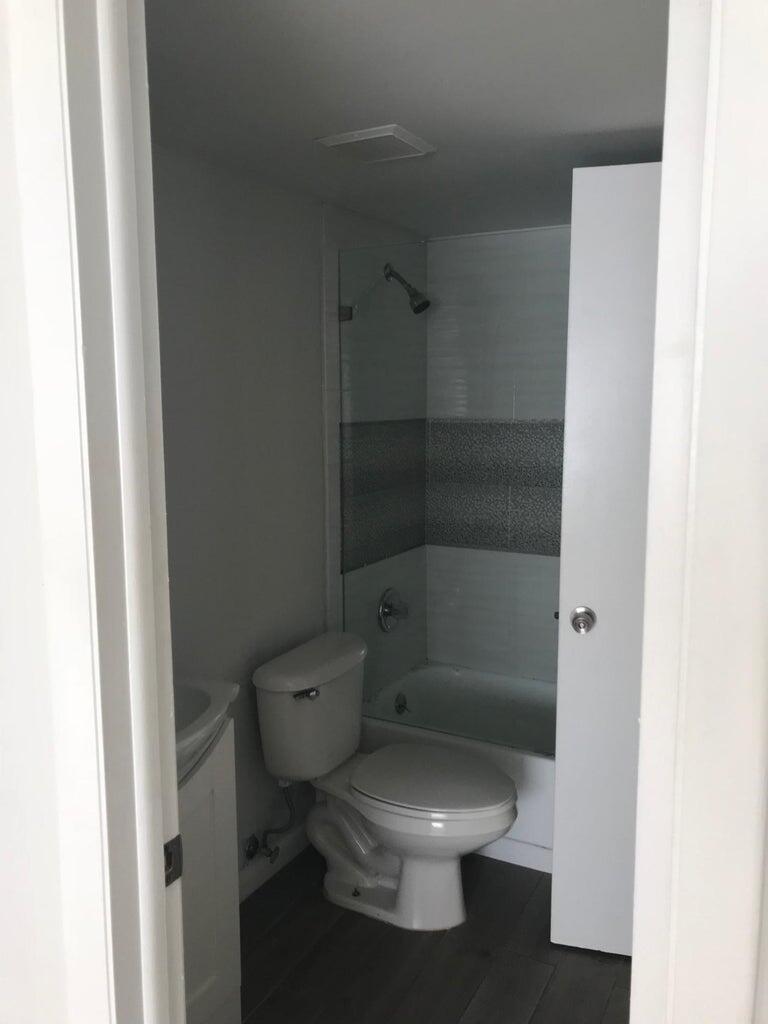 125 Shore Court 306a