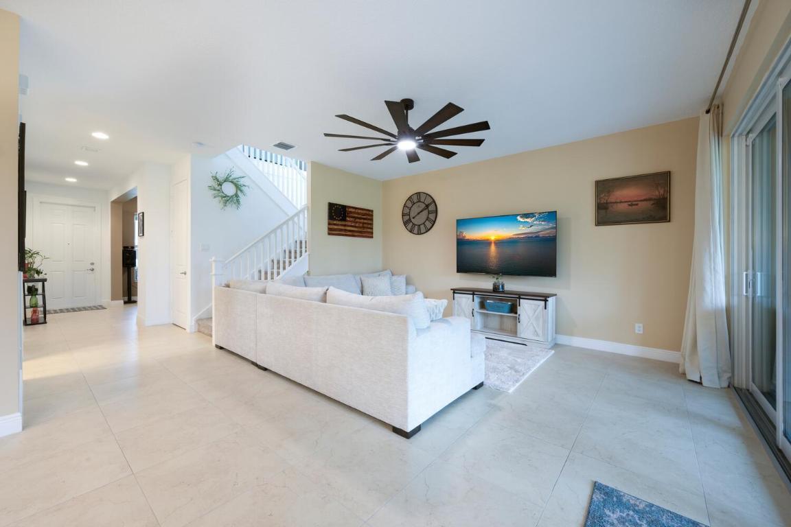 19589 Wheelbarrow Bend