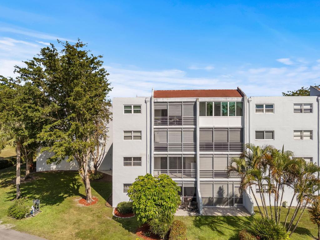 3425 Via Poinciana Way 204