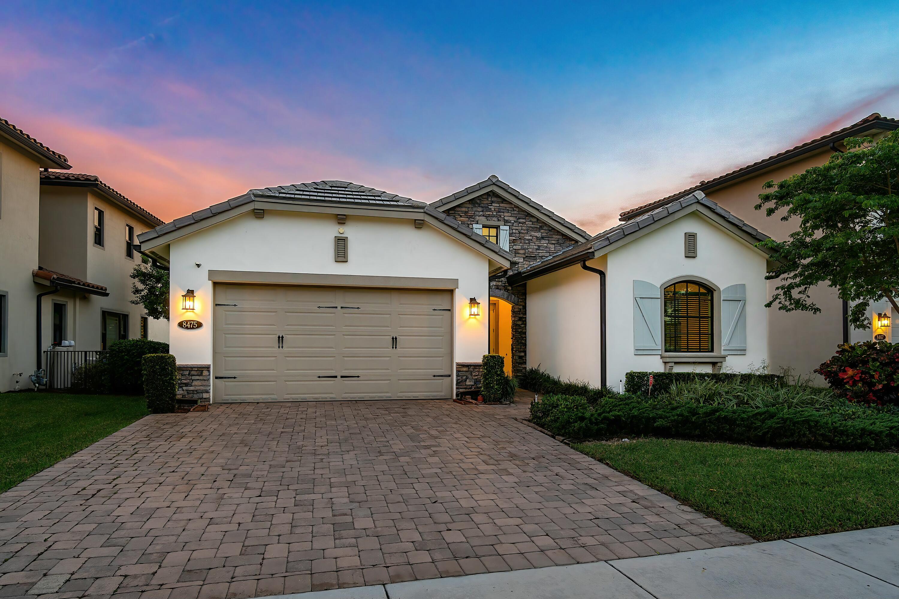 8475 Grand Prix Lane