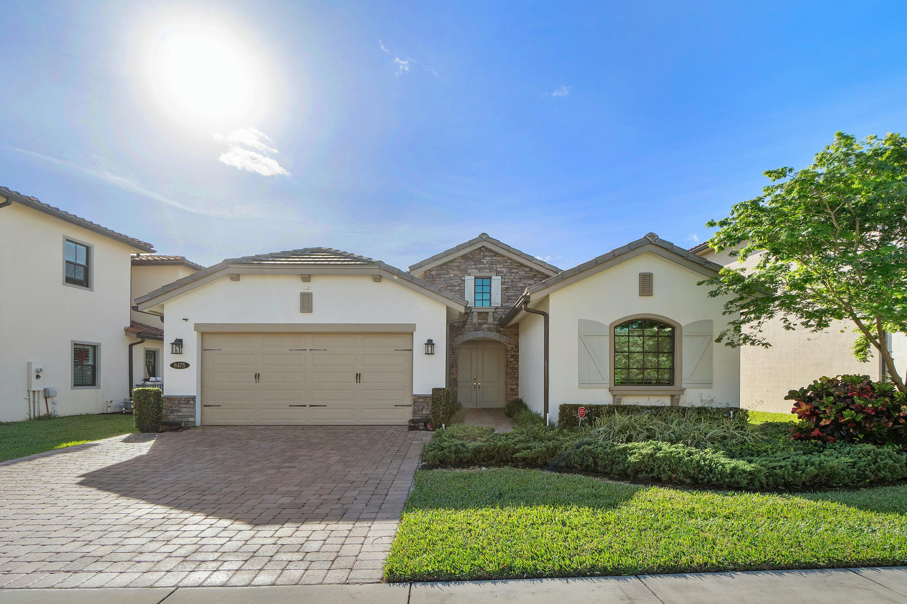 8475 Grand Prix Lane