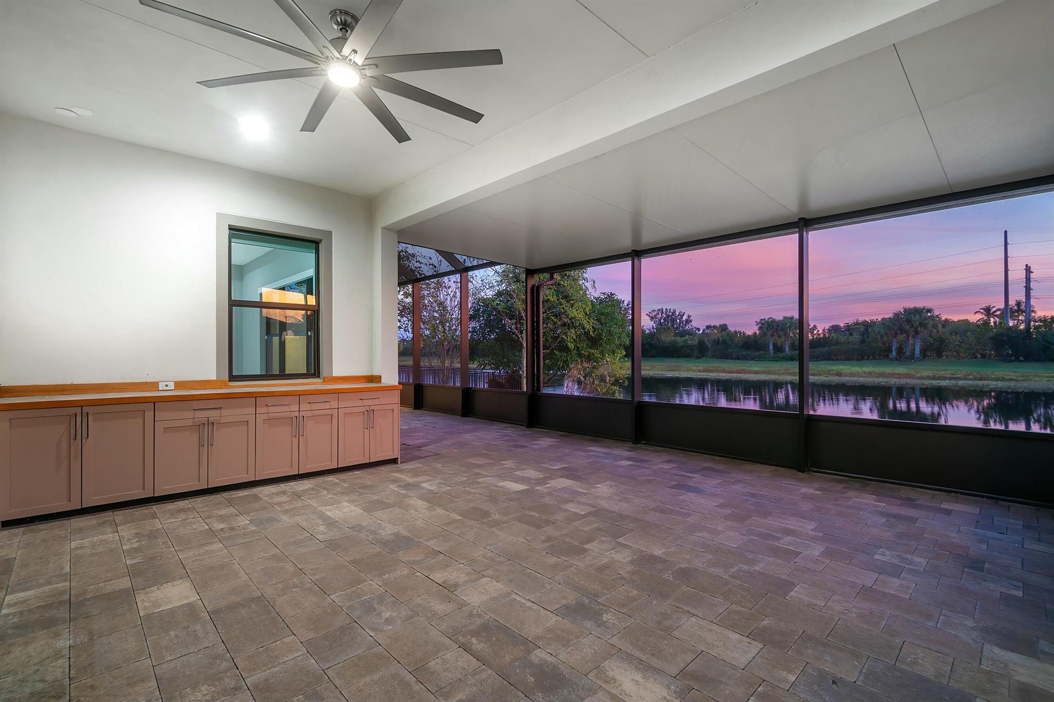 8475 Grand Prix Lane