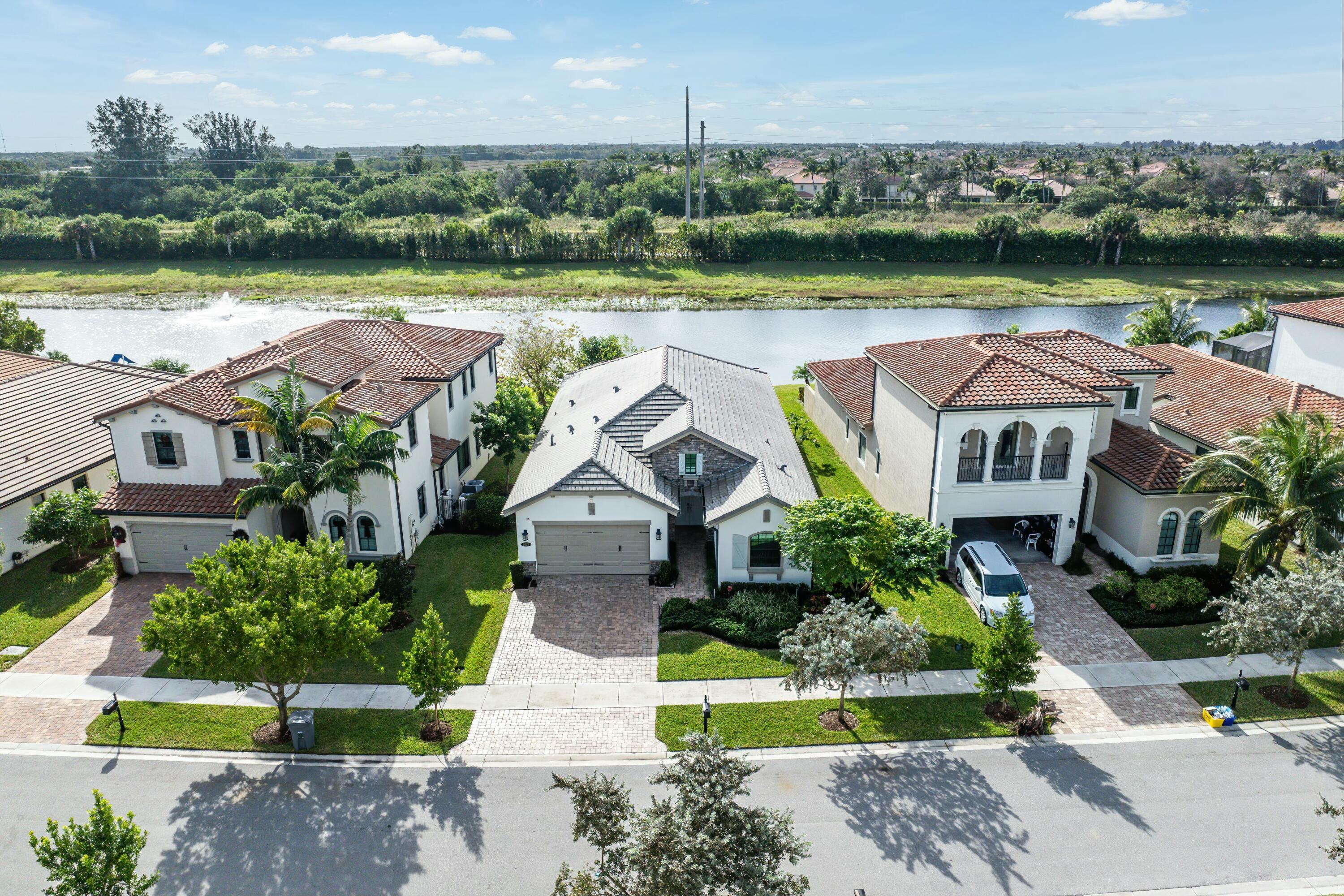8475 Grand Prix Lane