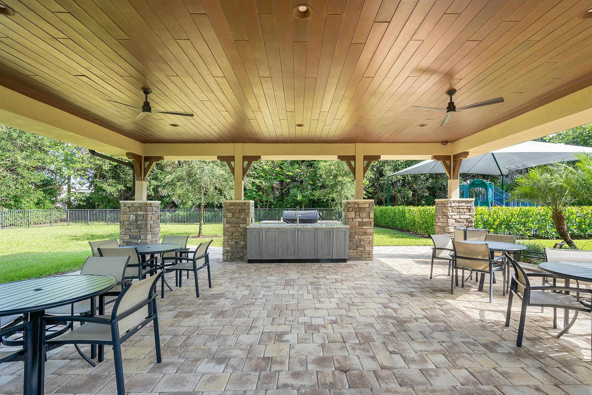 8475 Grand Prix Lane