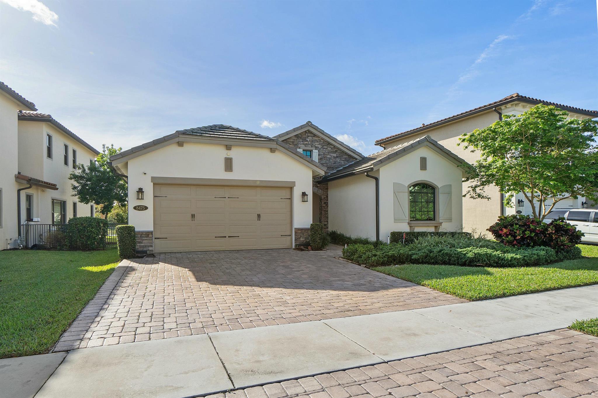 8475 Grand Prix Lane