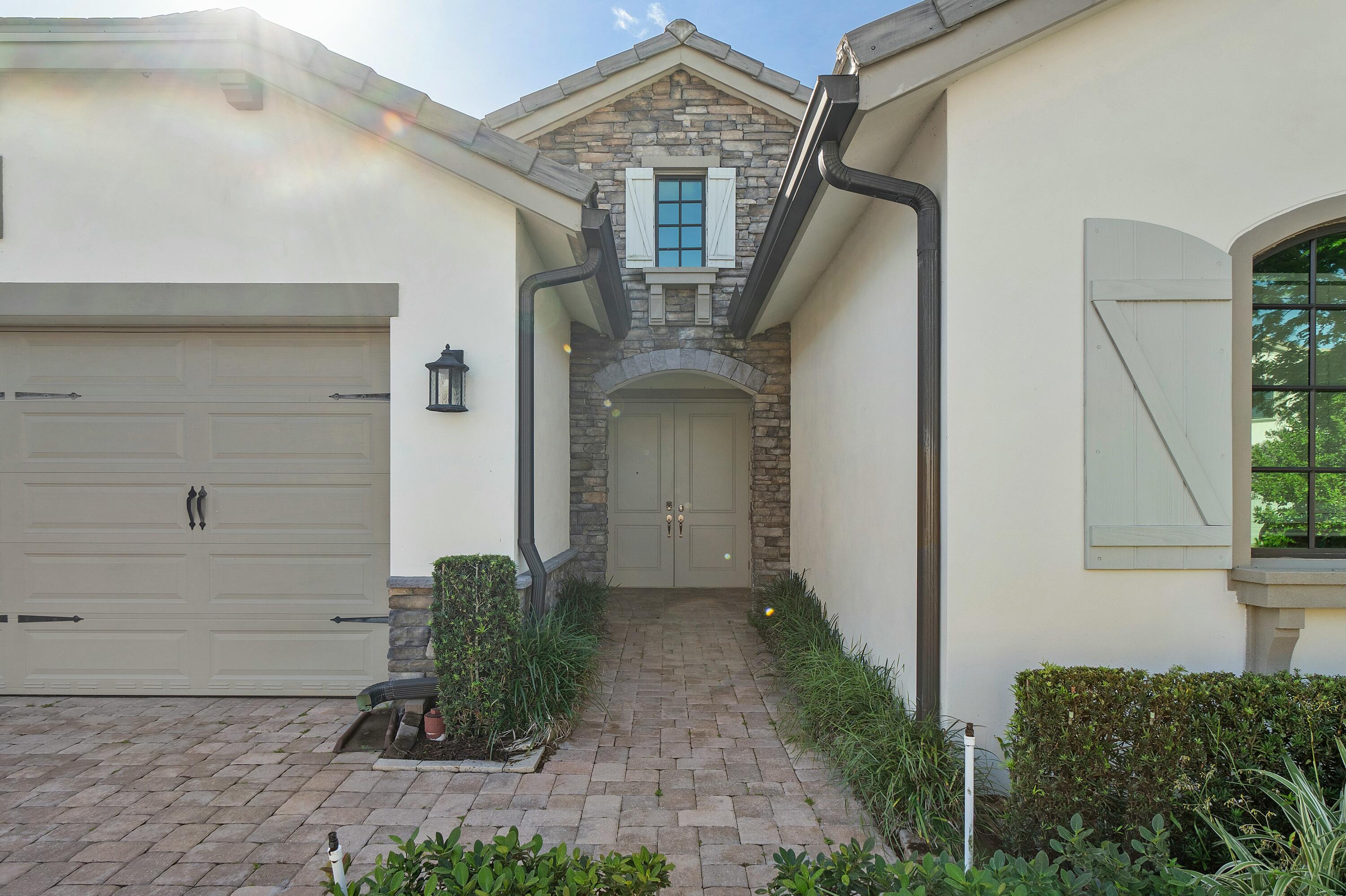 8475 Grand Prix Lane