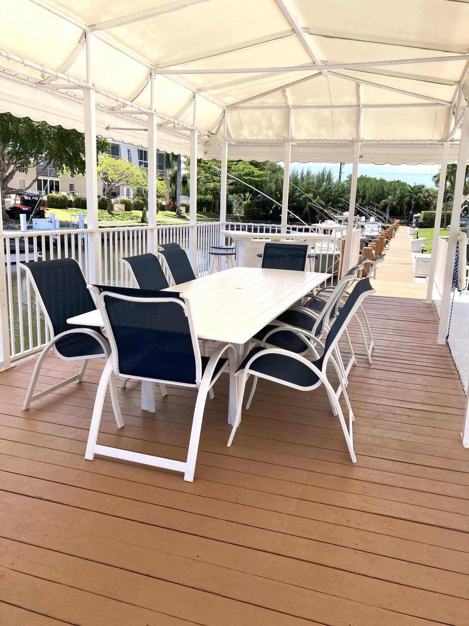 5900 NE 7th 107s Avenue 107s