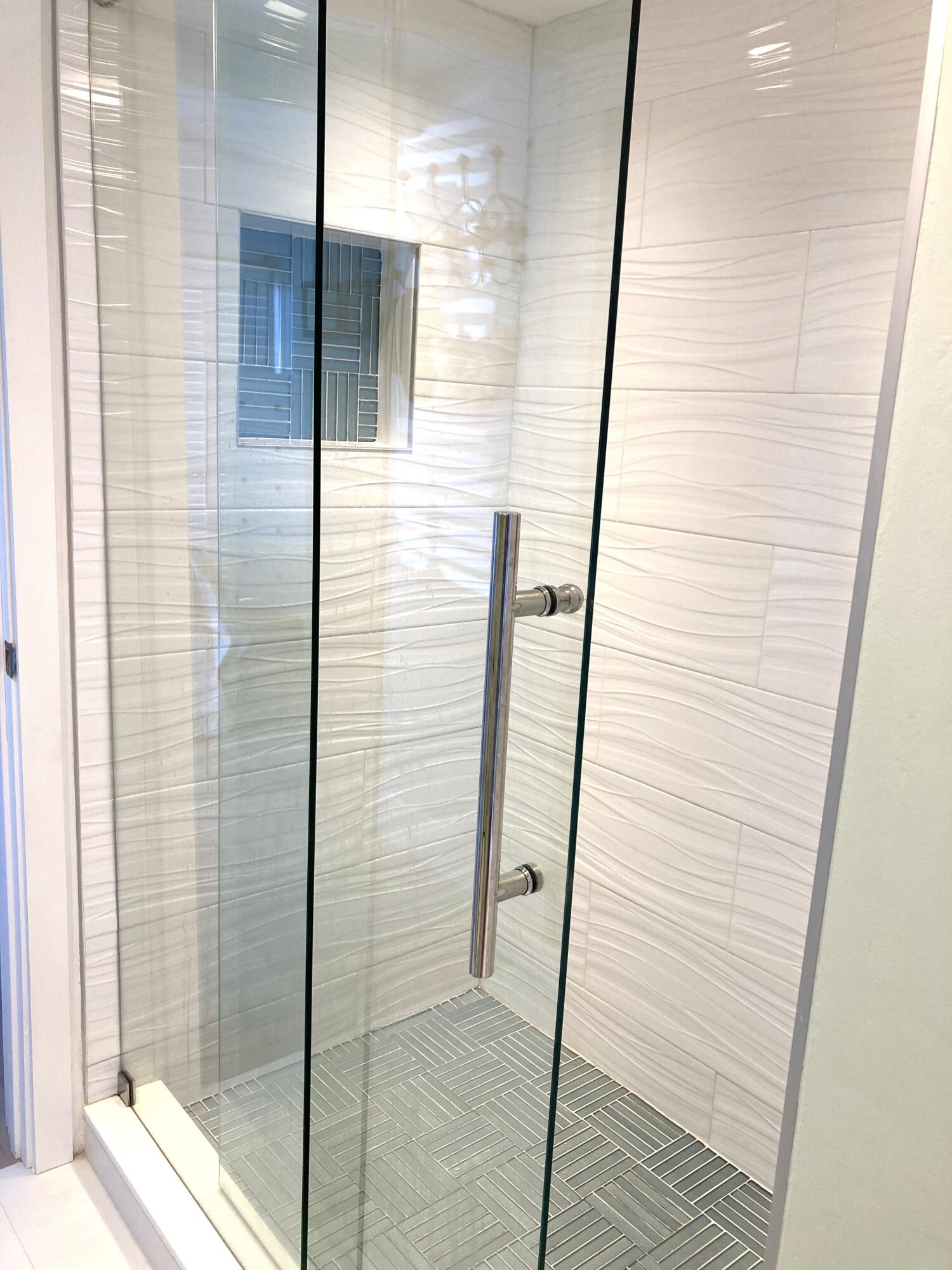 5900 NE 7th 107s Avenue 107s