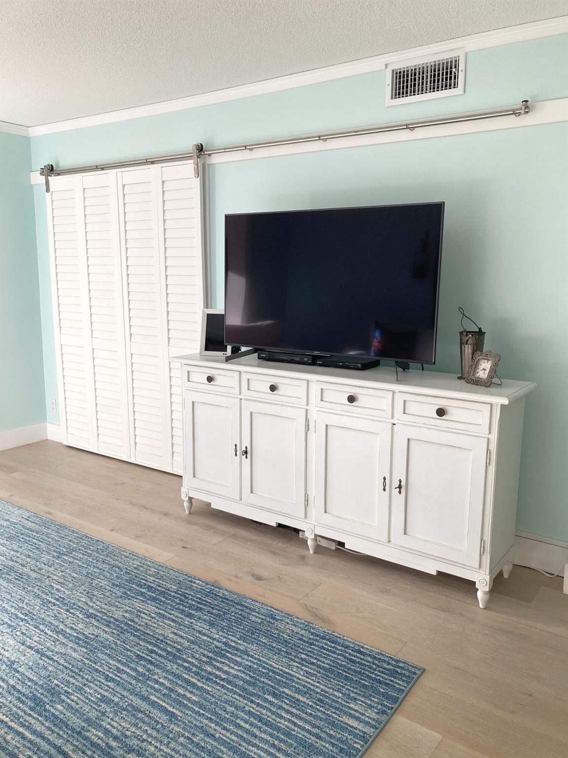 5900 NE 7th 107s Avenue 107s