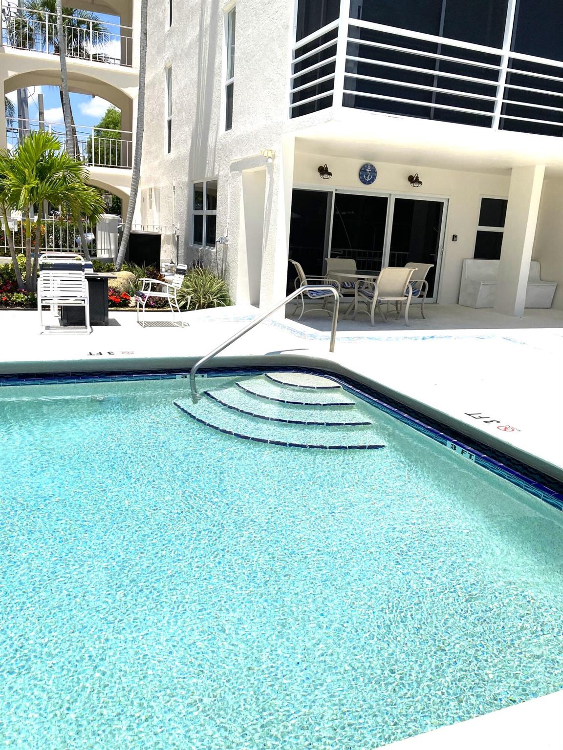 5900 NE 7th 107s Avenue 107s