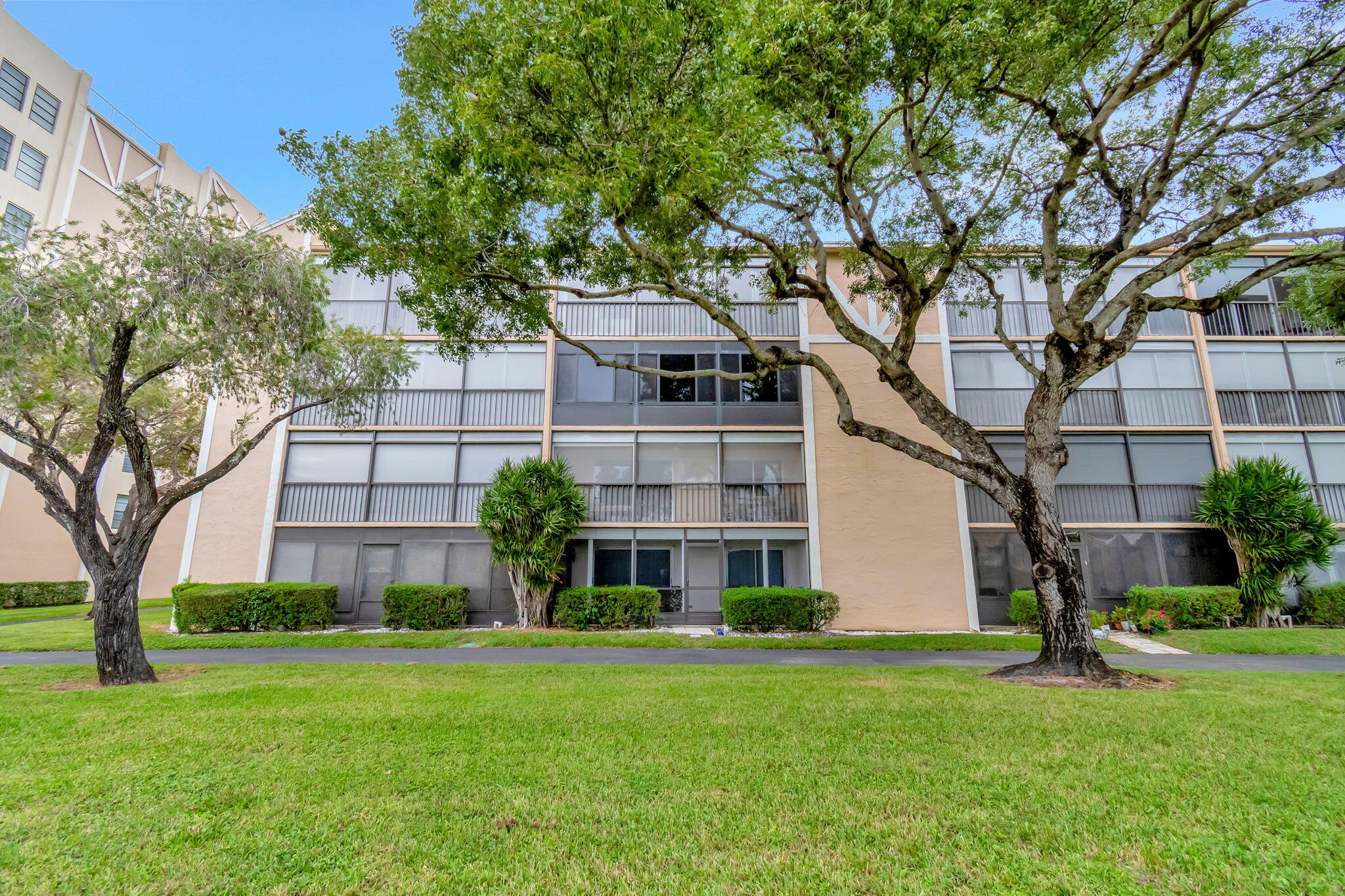 14376 Amberly Lane 407