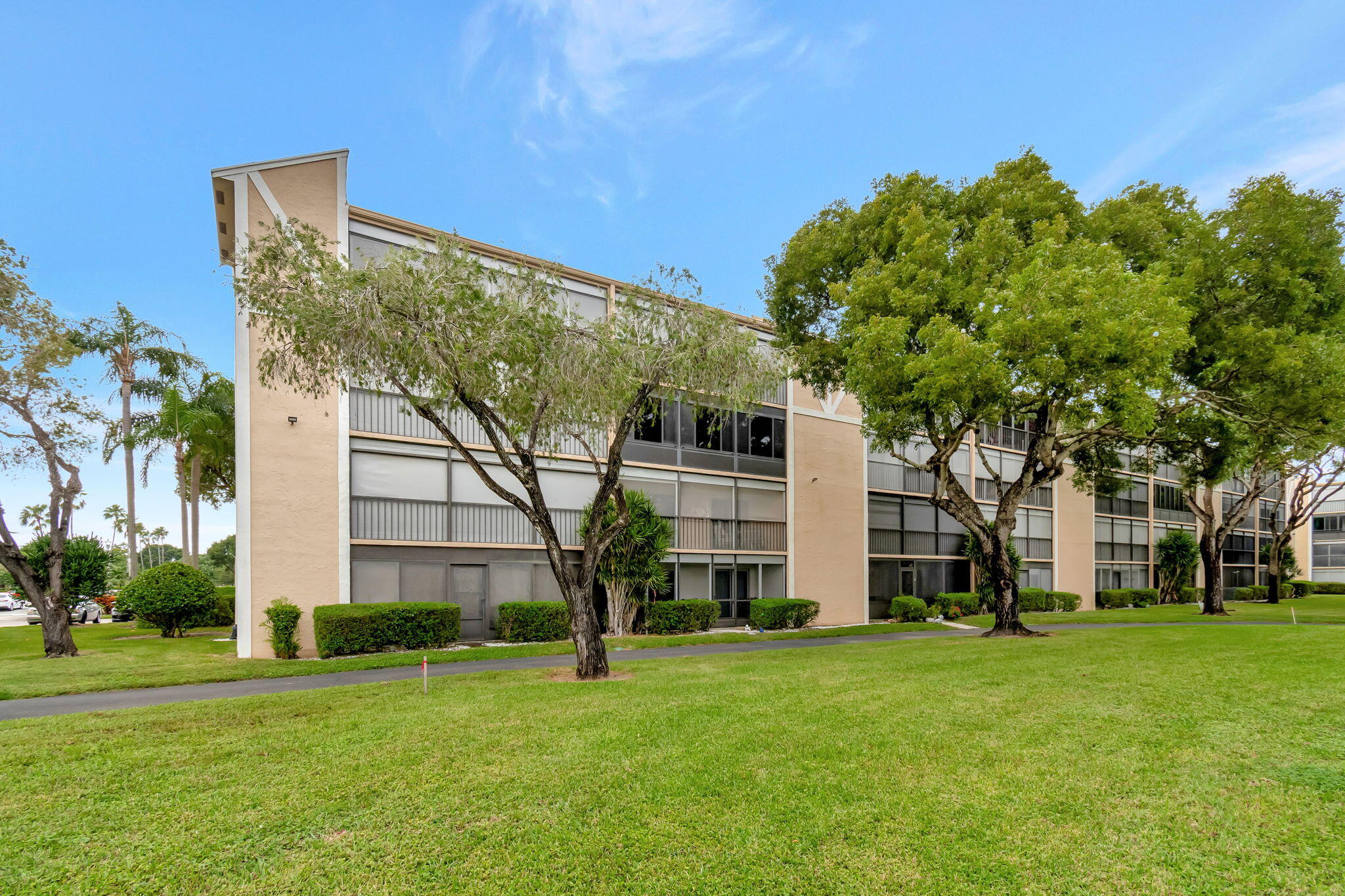 14376 Amberly Lane 407