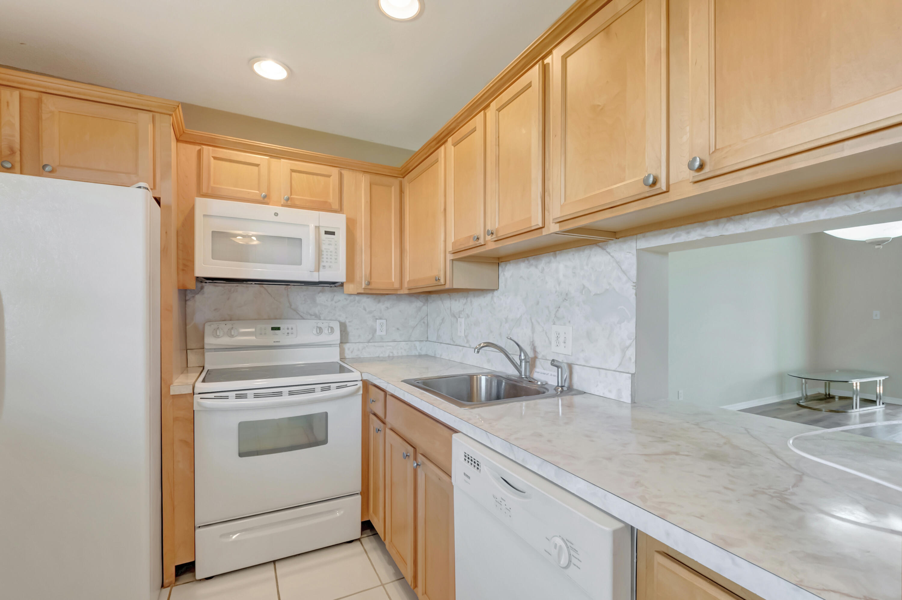 2515 NE 1st Court 412