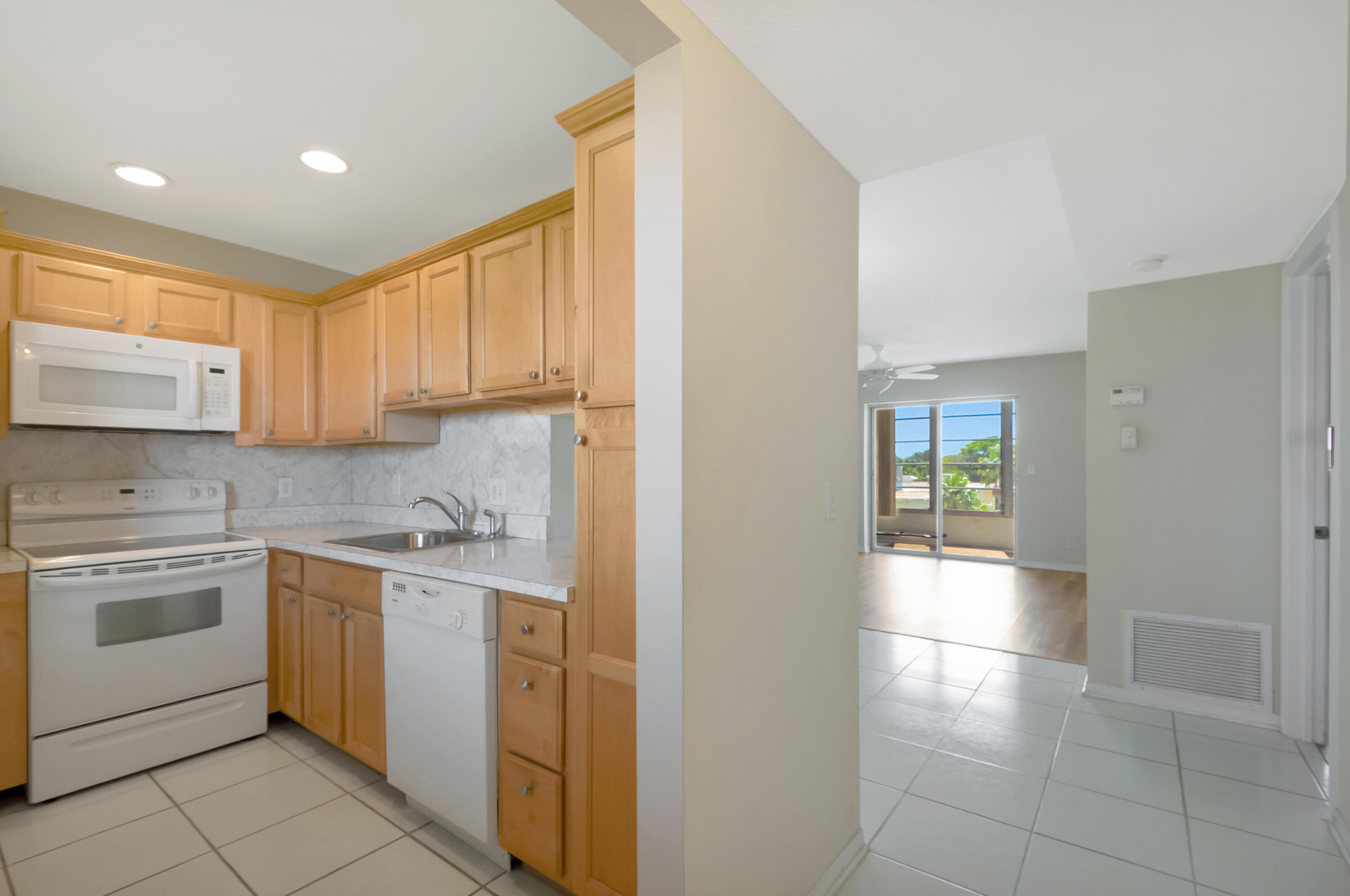 2515 NE 1st Court 412