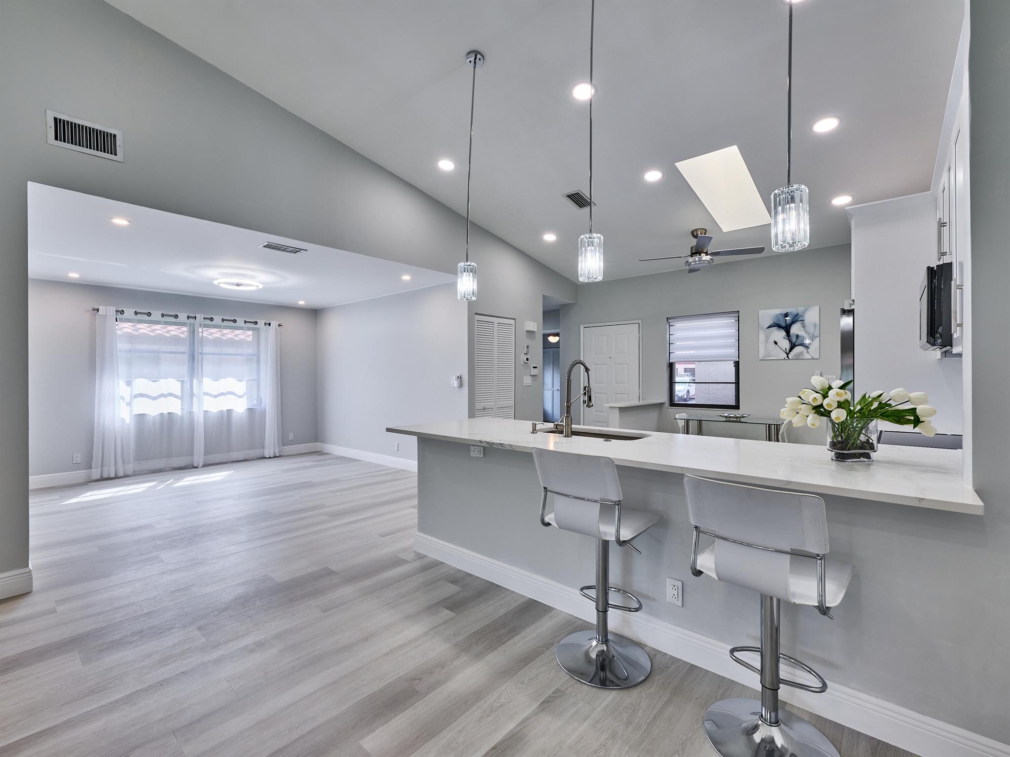 6467 Royal Manor Circle