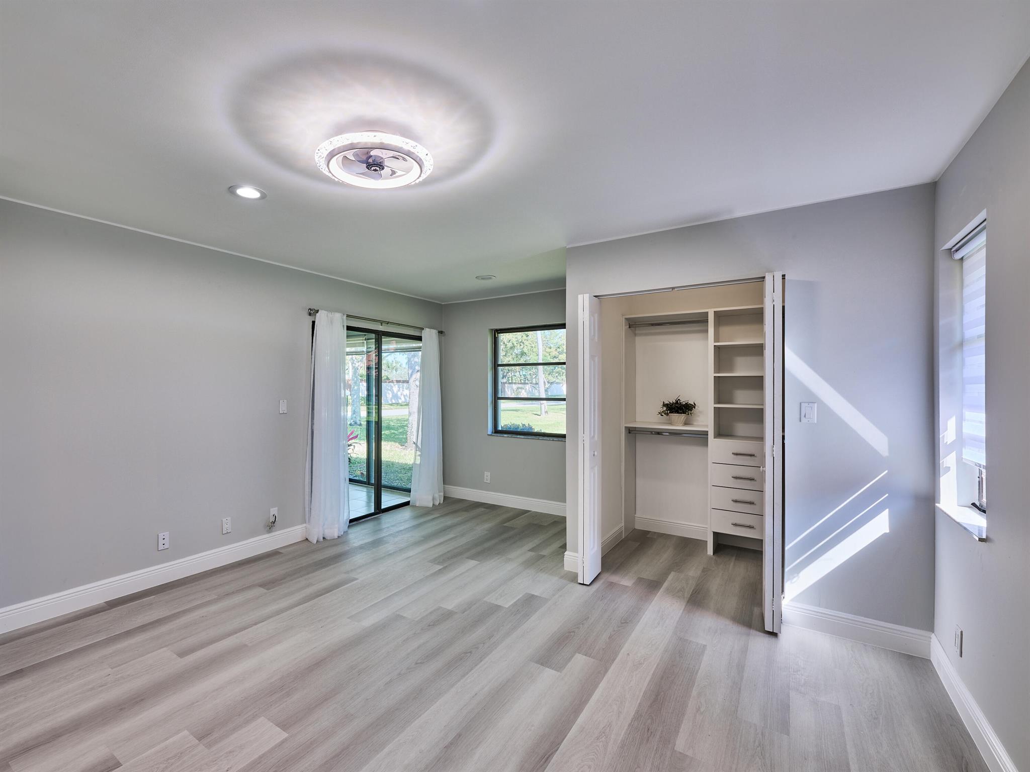 6467 Royal Manor Circle