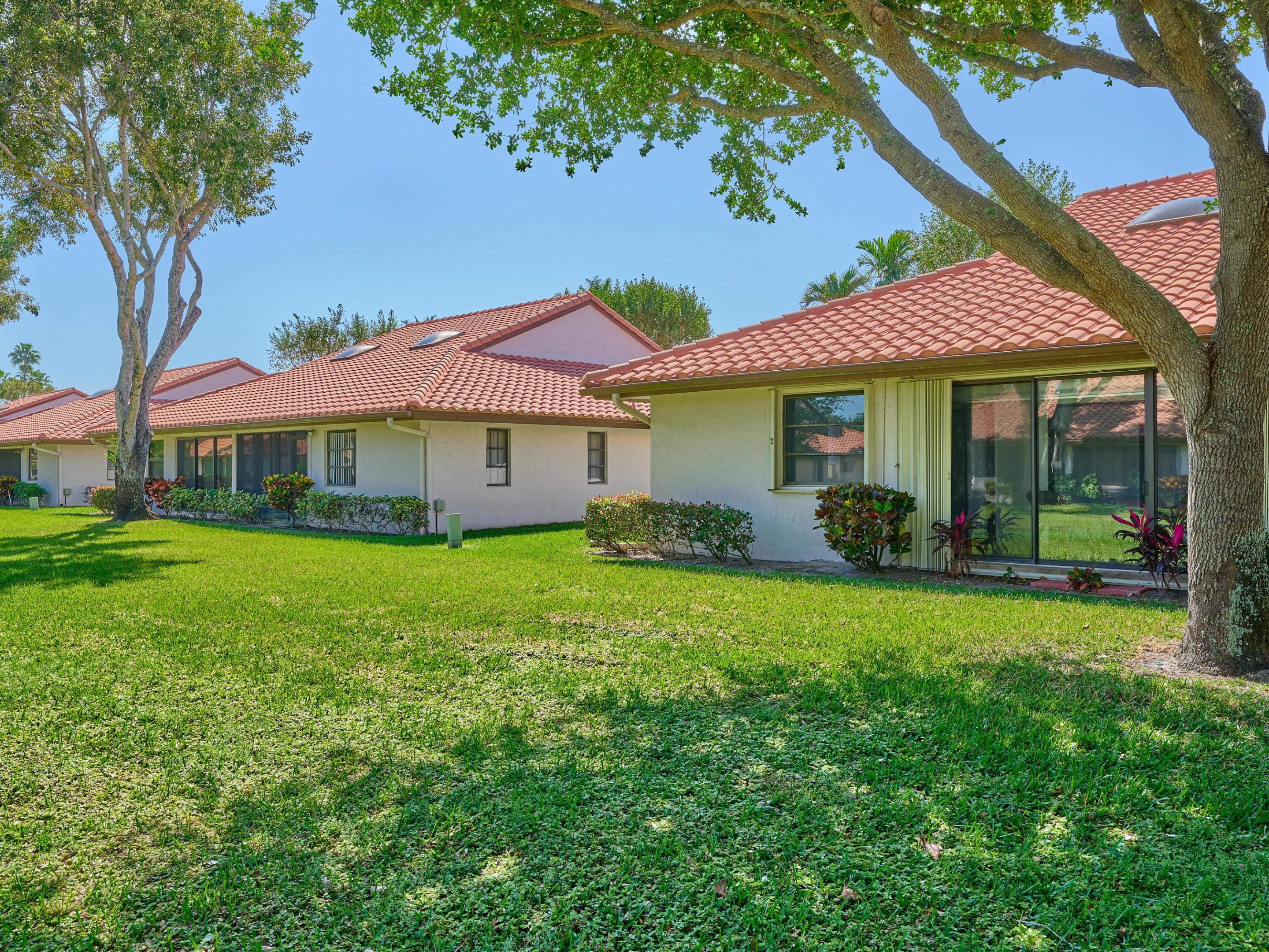 6467 Royal Manor Circle