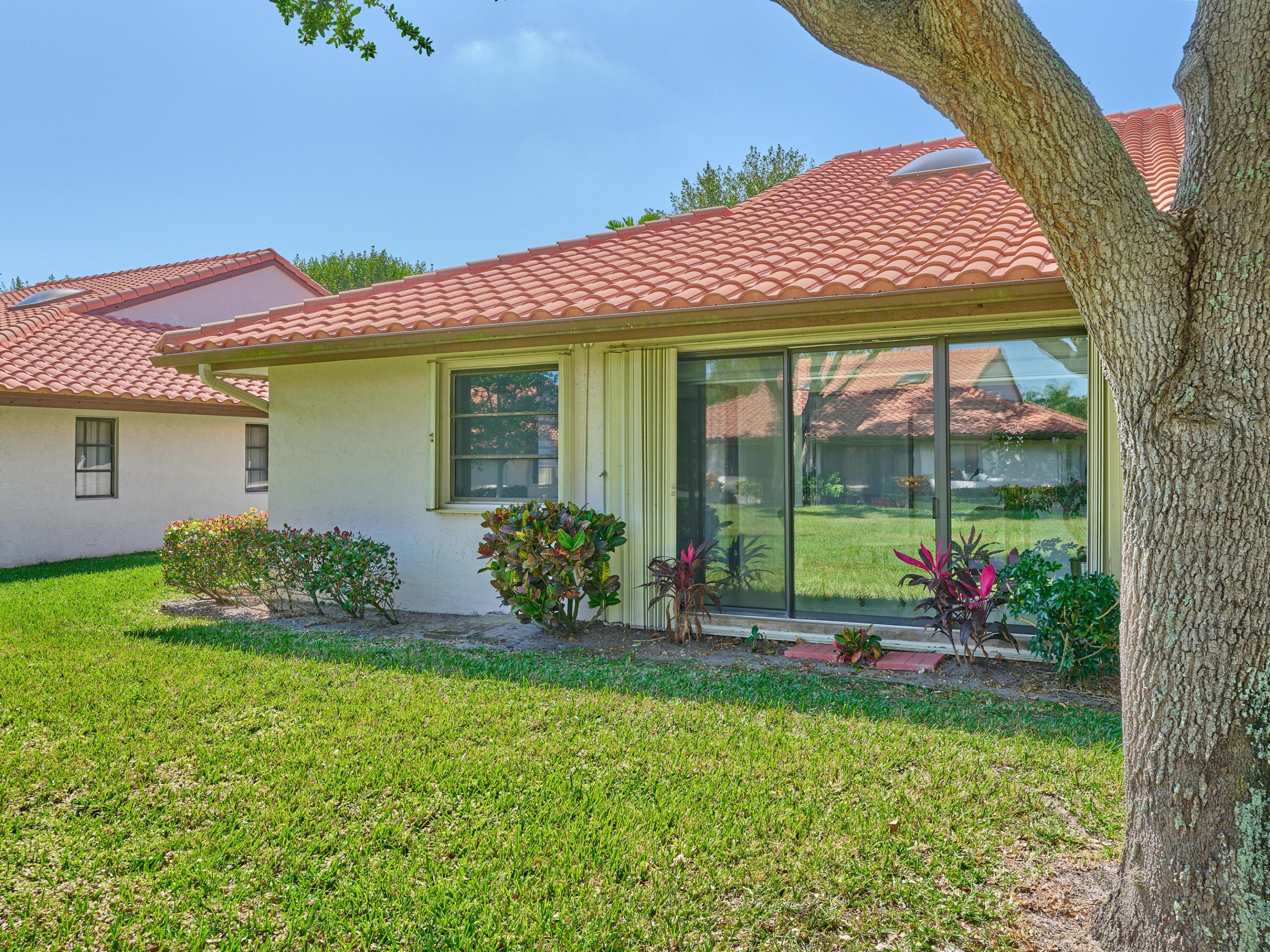 6467 Royal Manor Circle