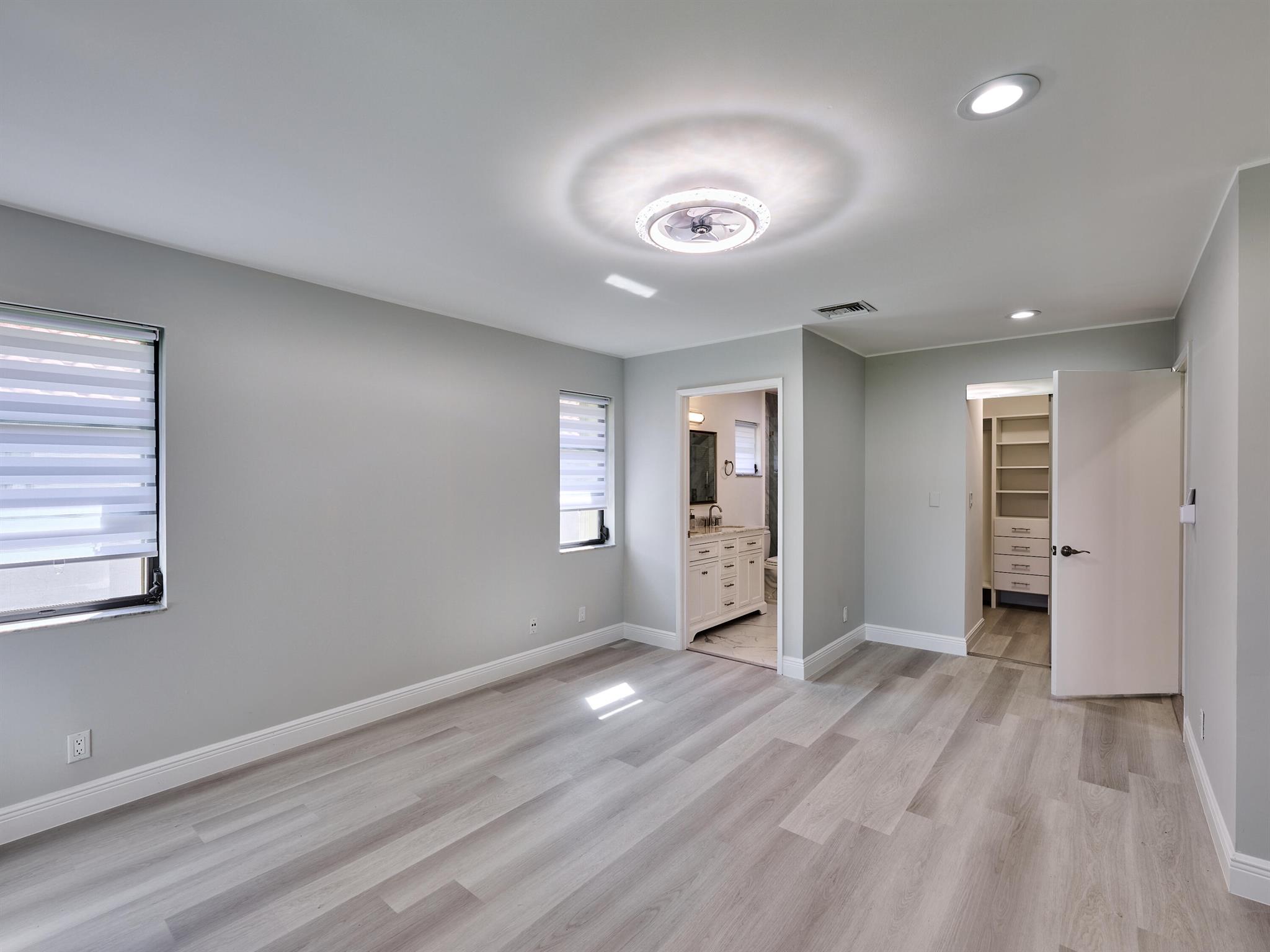 6467 Royal Manor Circle