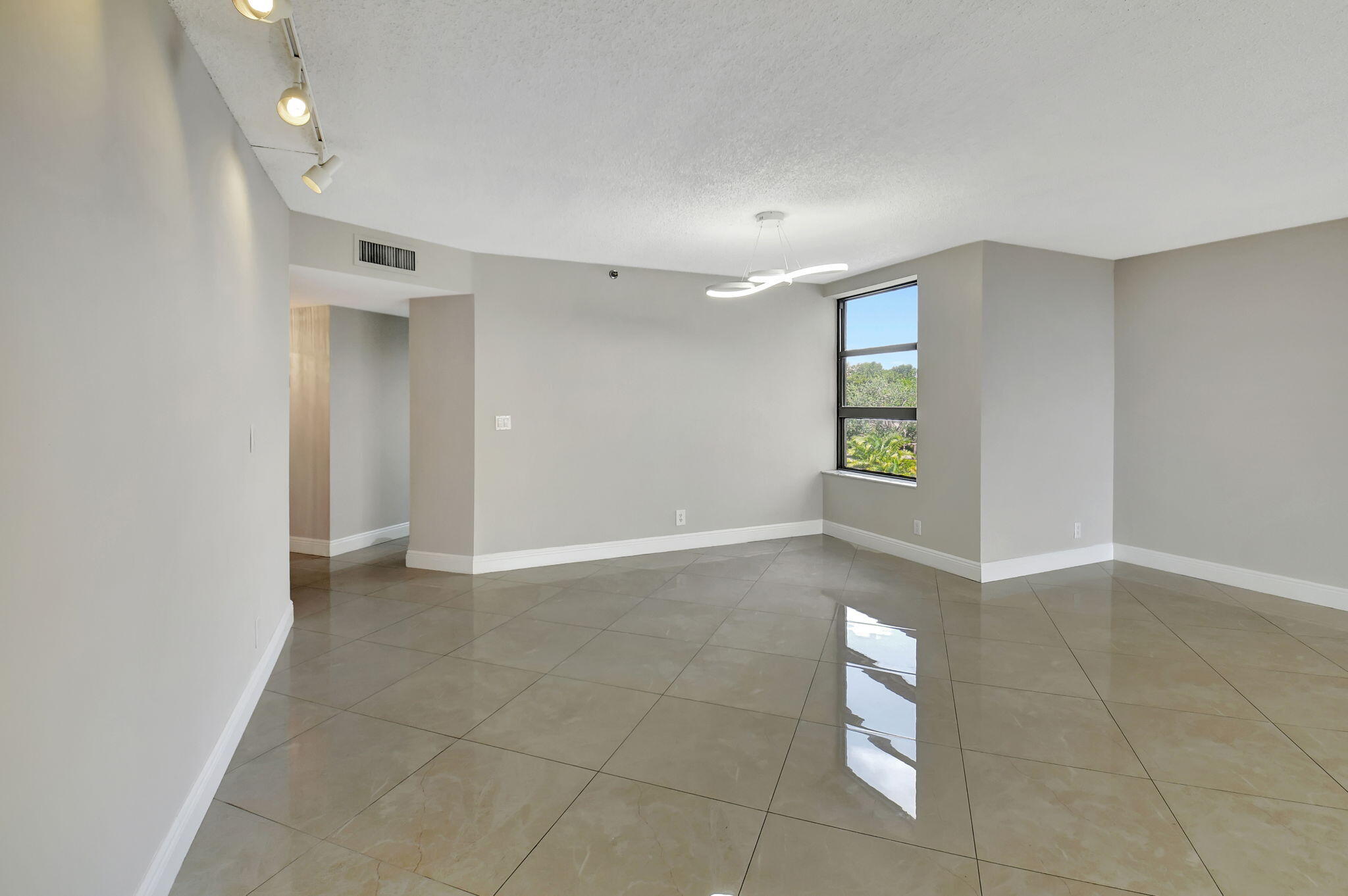 6372 La Costa Drive 302