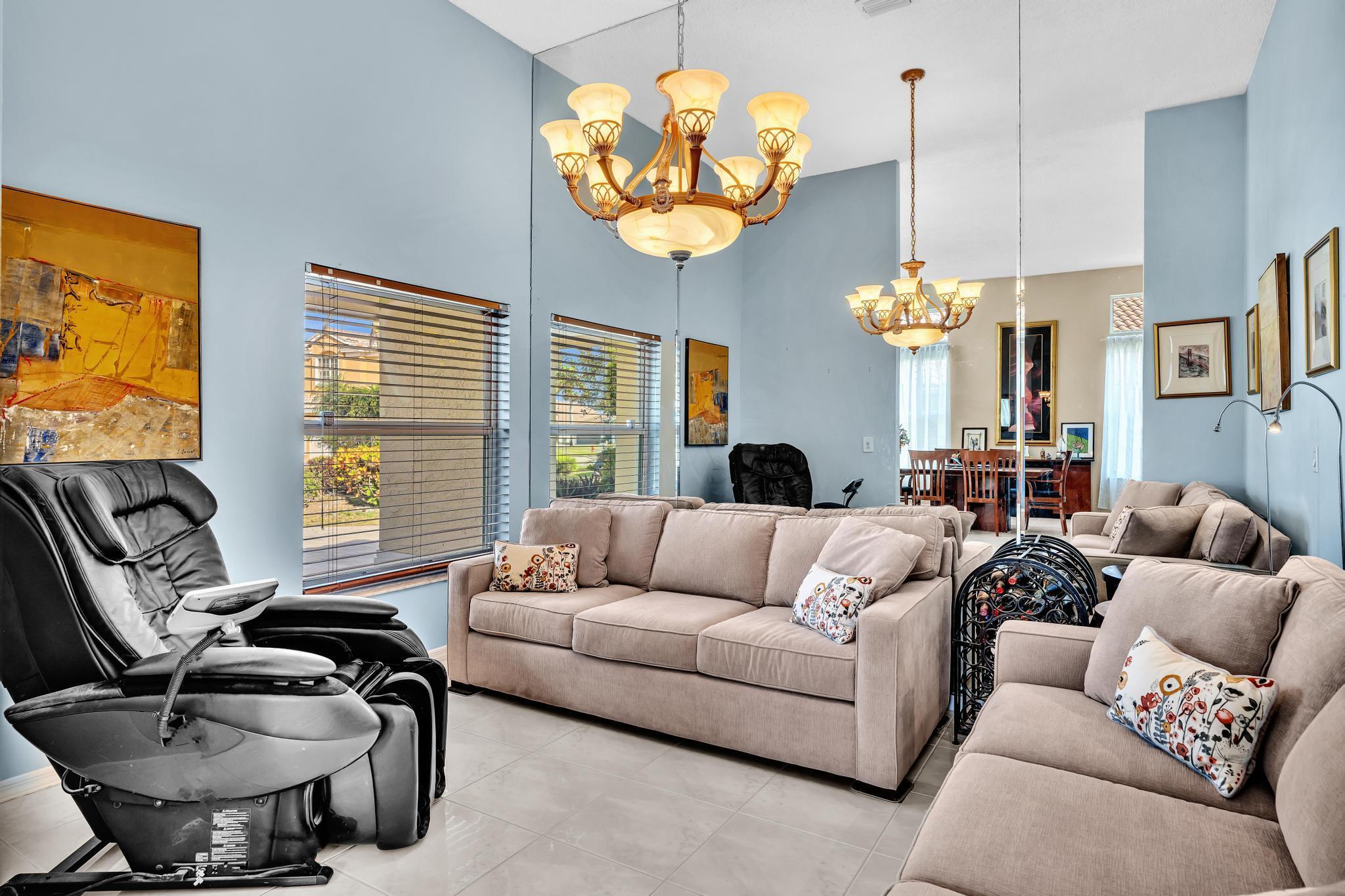 19323 King Palm Court