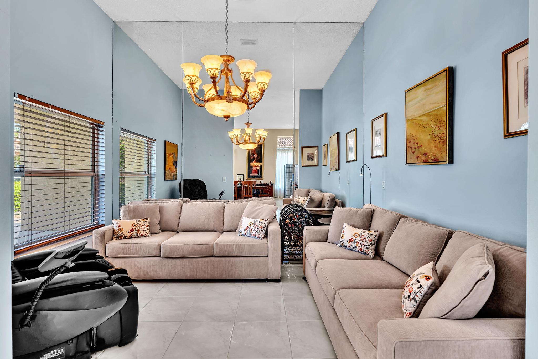 19323 King Palm Court