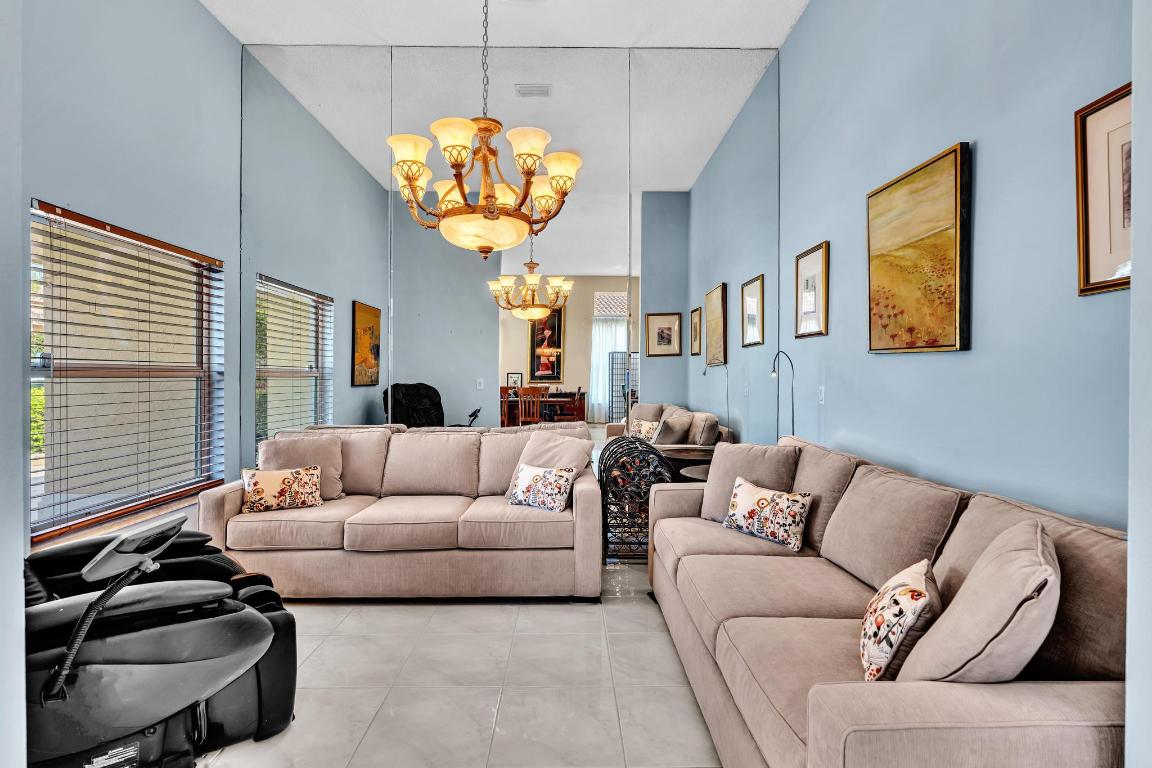 19323 King Palm Court