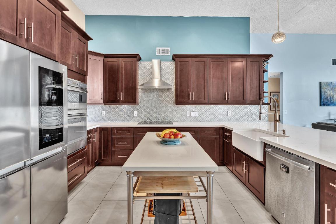 19323 King Palm Court