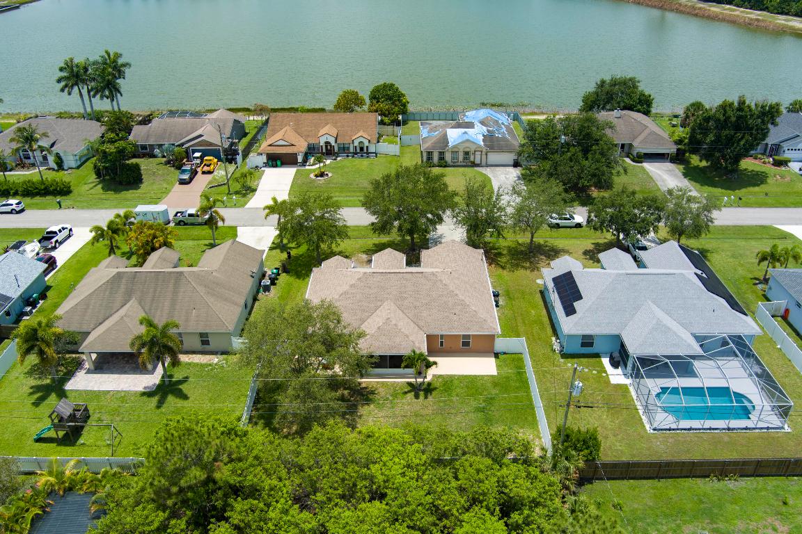 2401 SW Santana Avenue