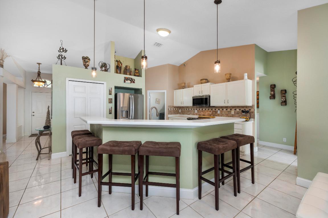 2401 SW Santana Avenue