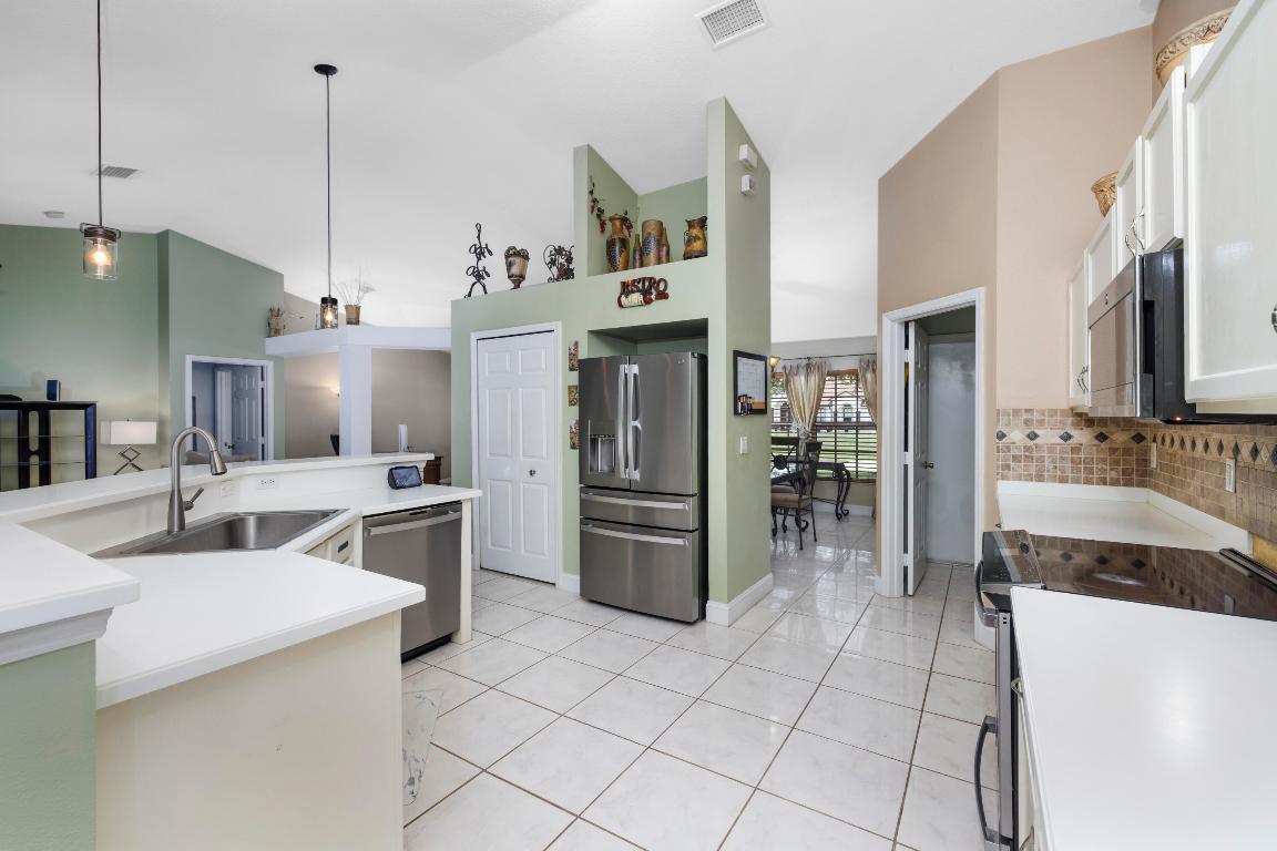 2401 SW Santana Avenue