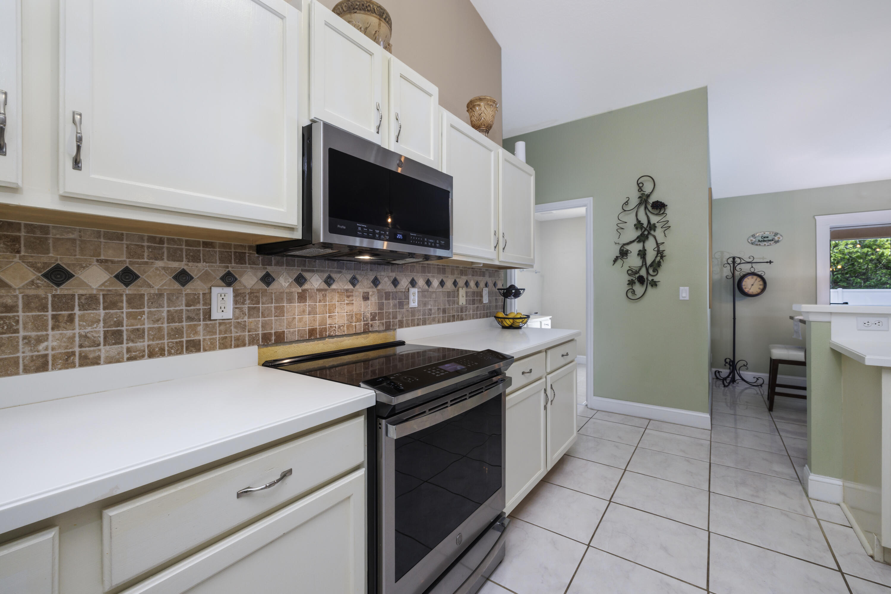 2401 SW Santana Avenue