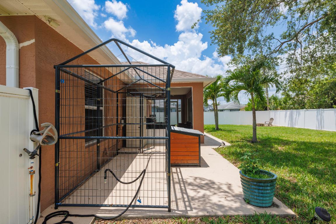 2401 SW Santana Avenue