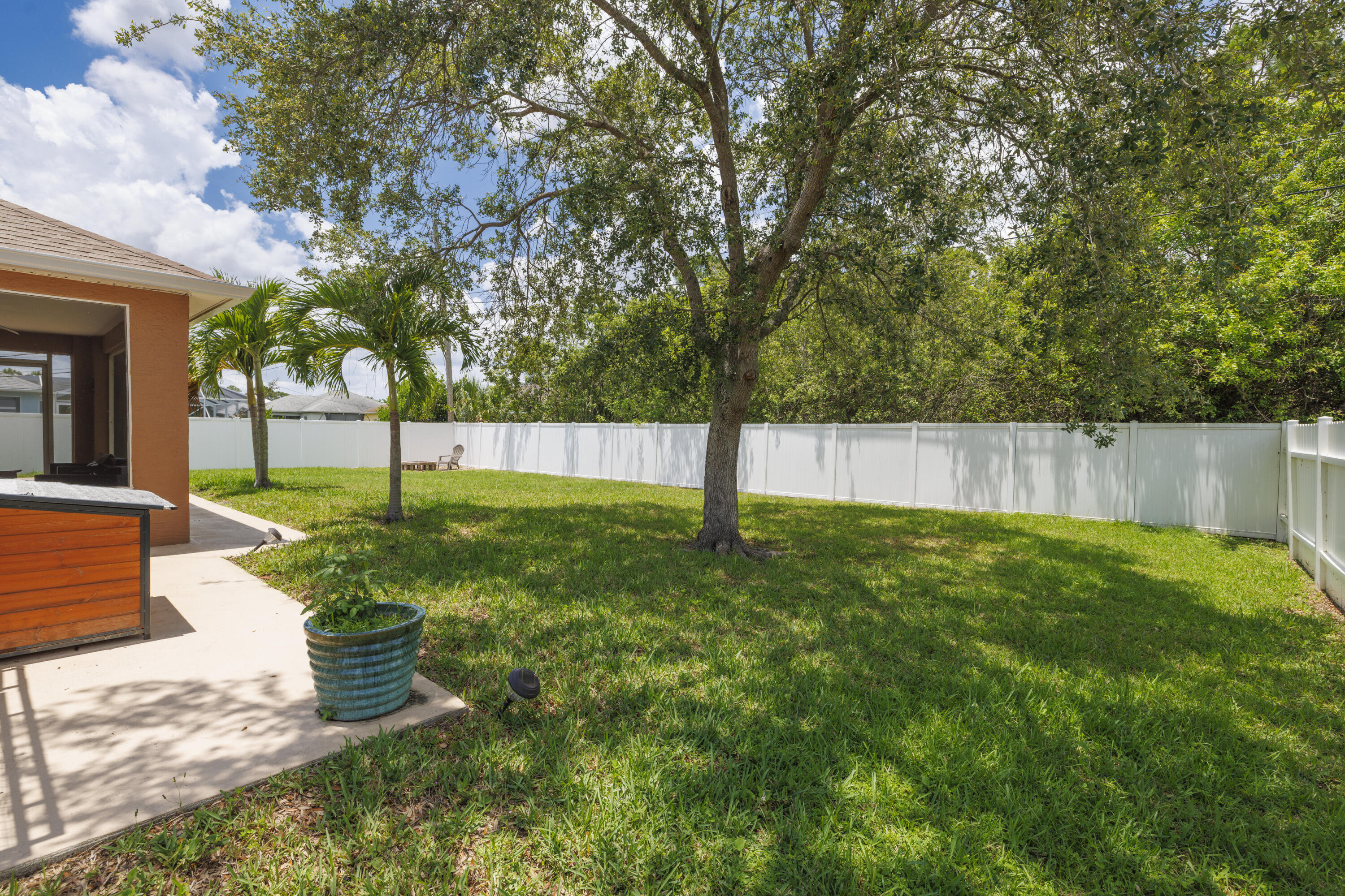 2401 SW Santana Avenue