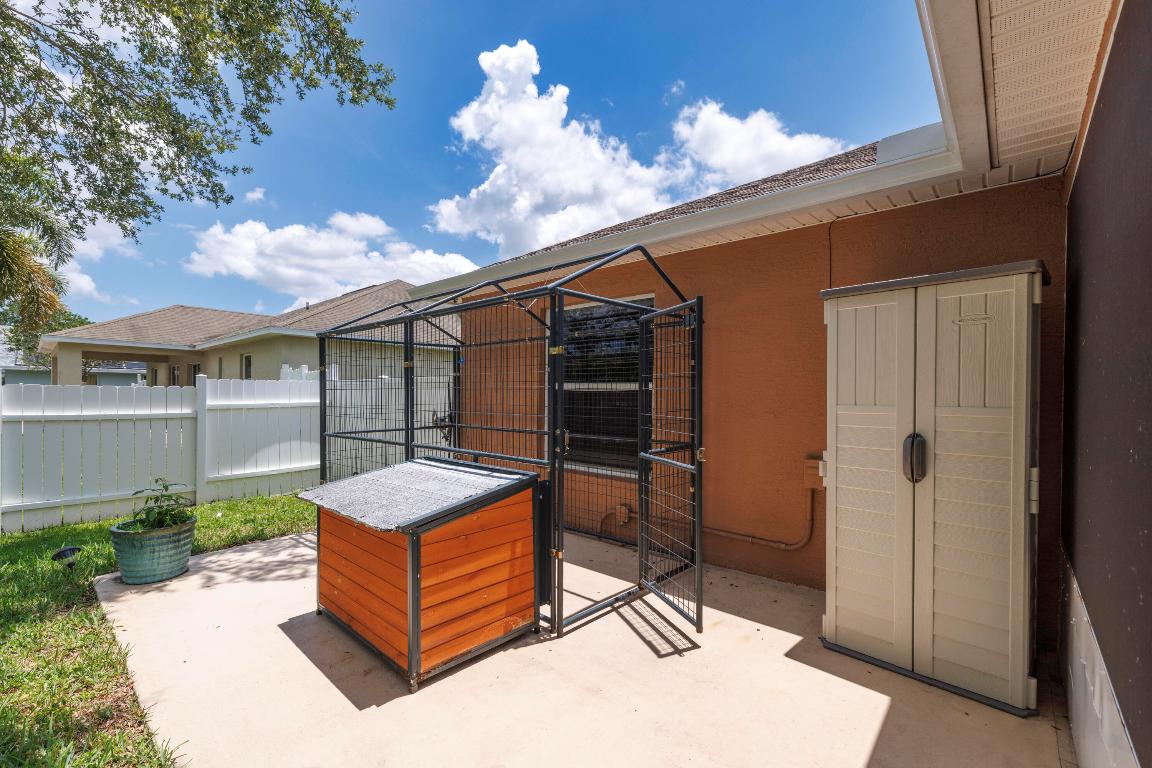 2401 SW Santana Avenue