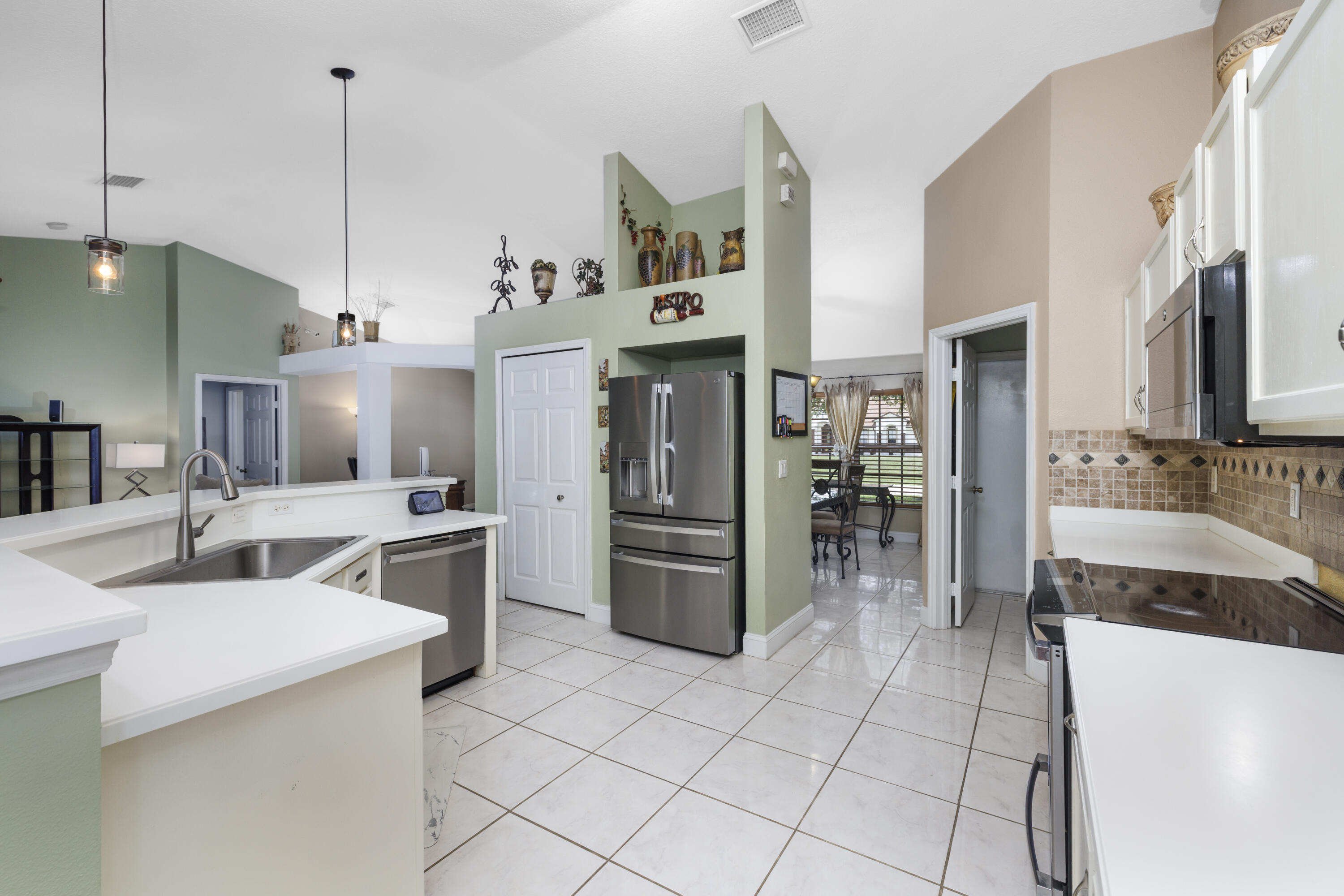 2401 SW Santana Avenue