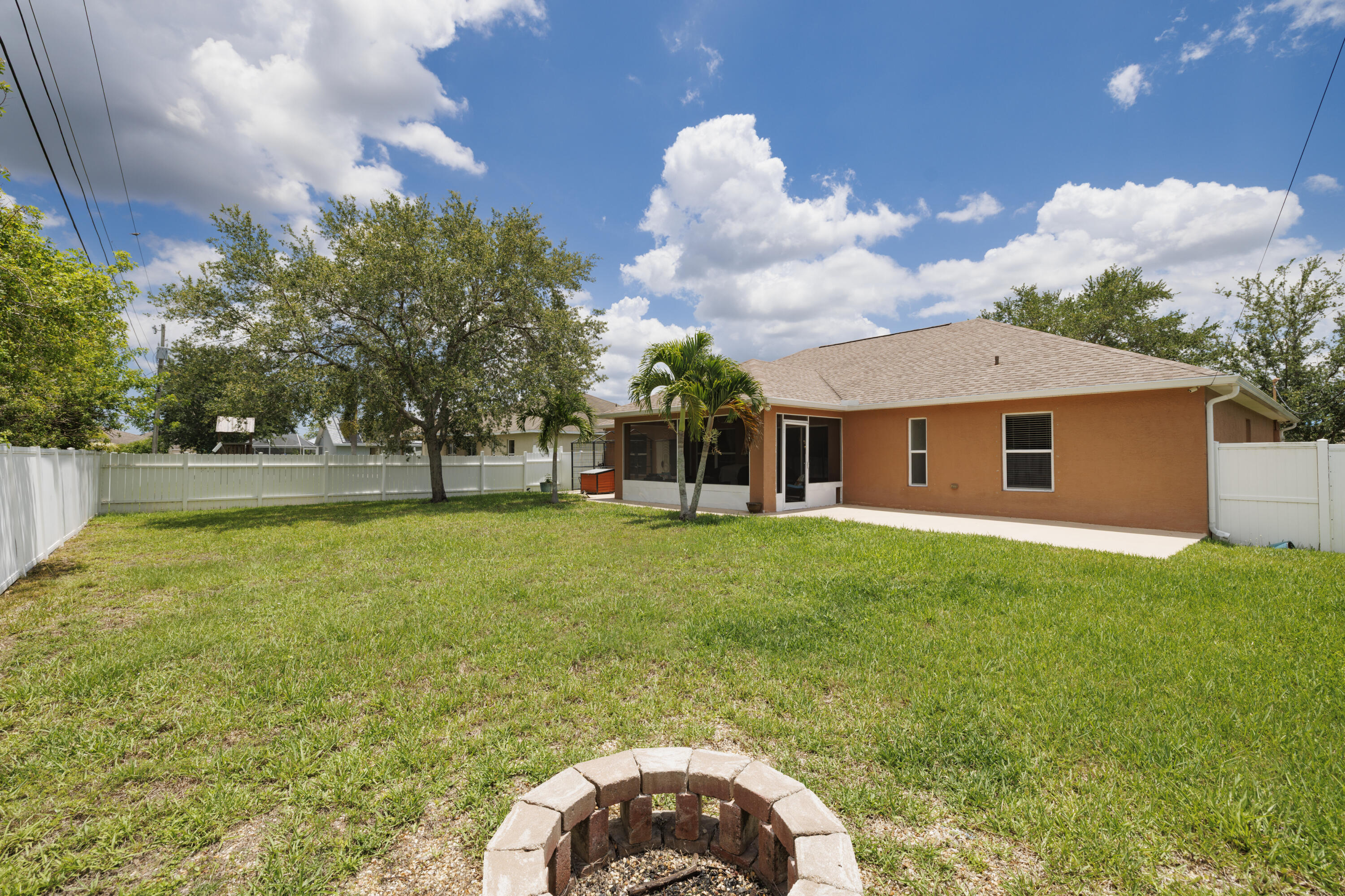 2401 SW Santana Avenue