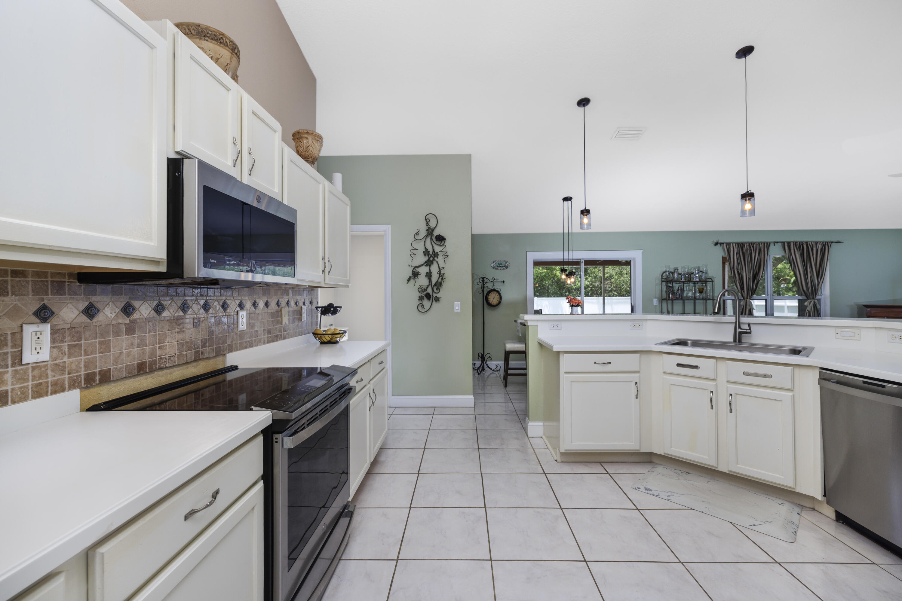 2401 SW Santana Avenue