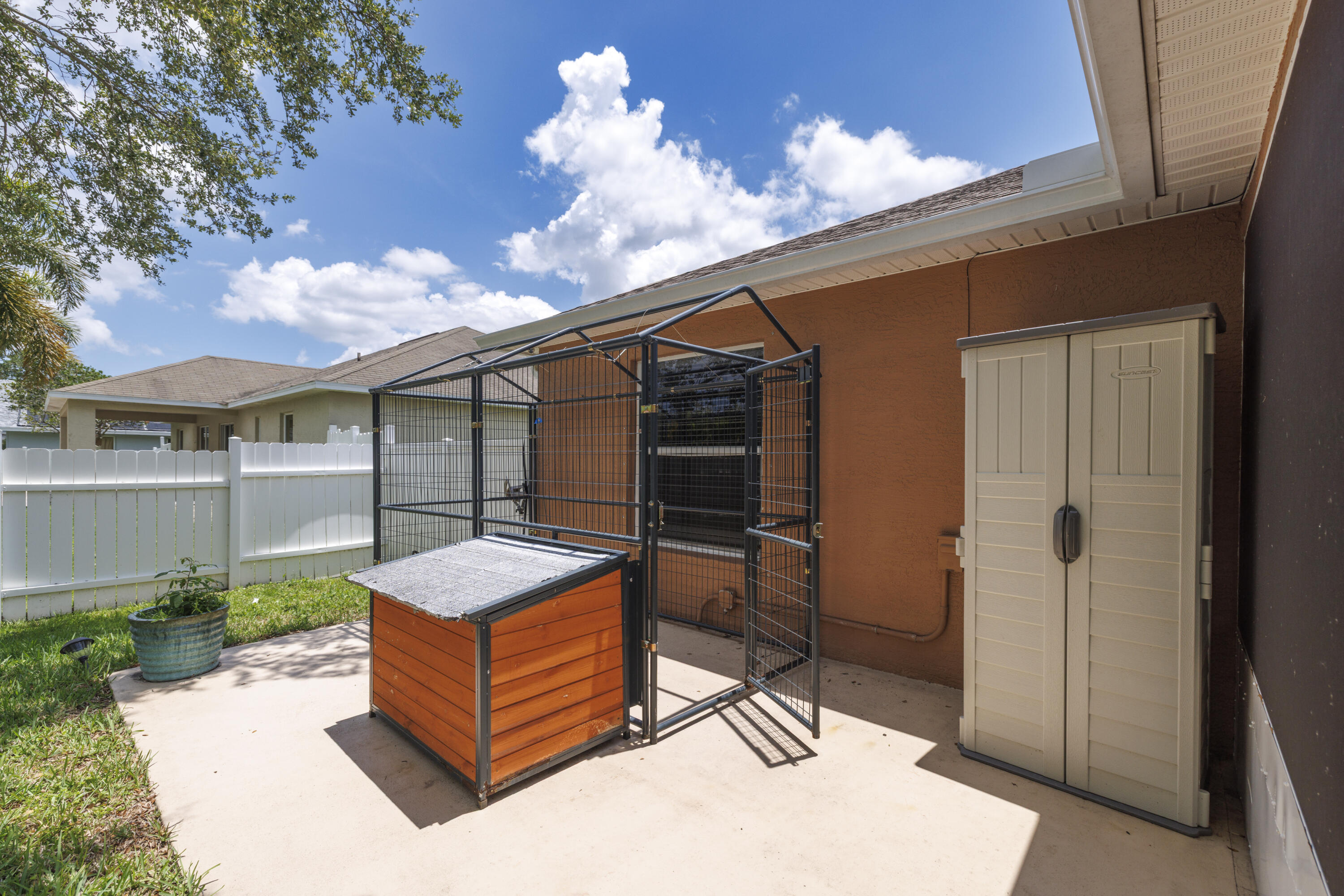 2401 SW Santana Avenue