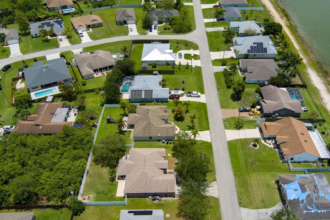 2401 SW Santana Avenue