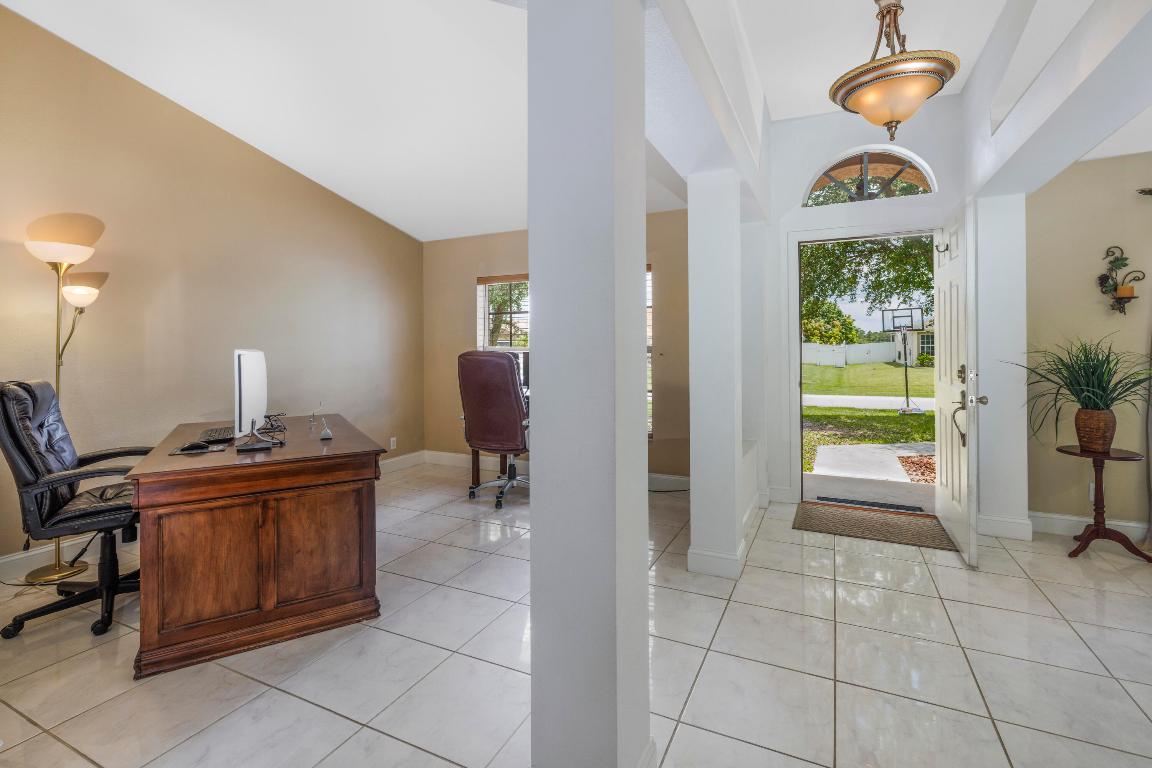 2401 SW Santana Avenue