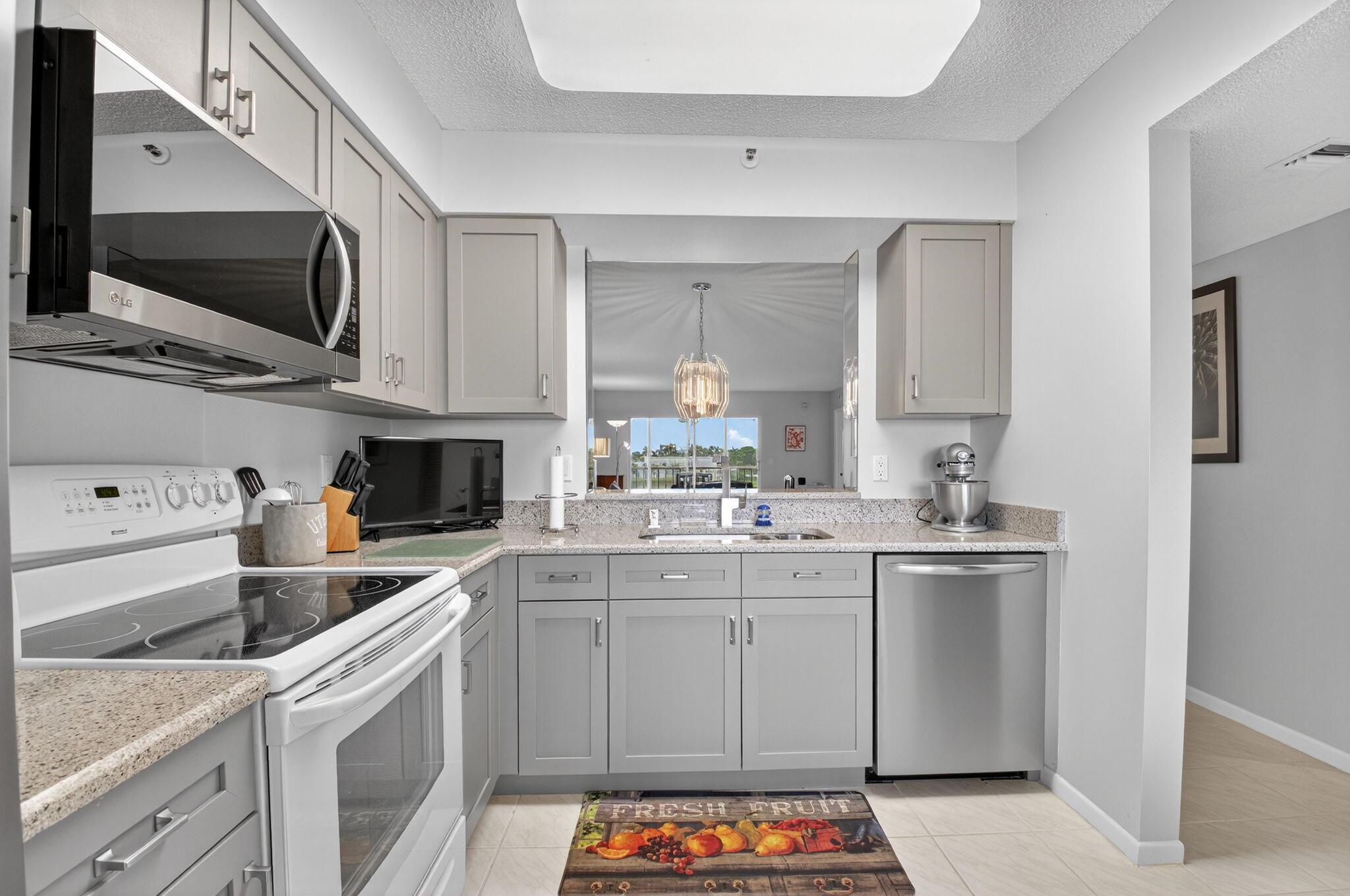 6112 Huntwick Terrace 404