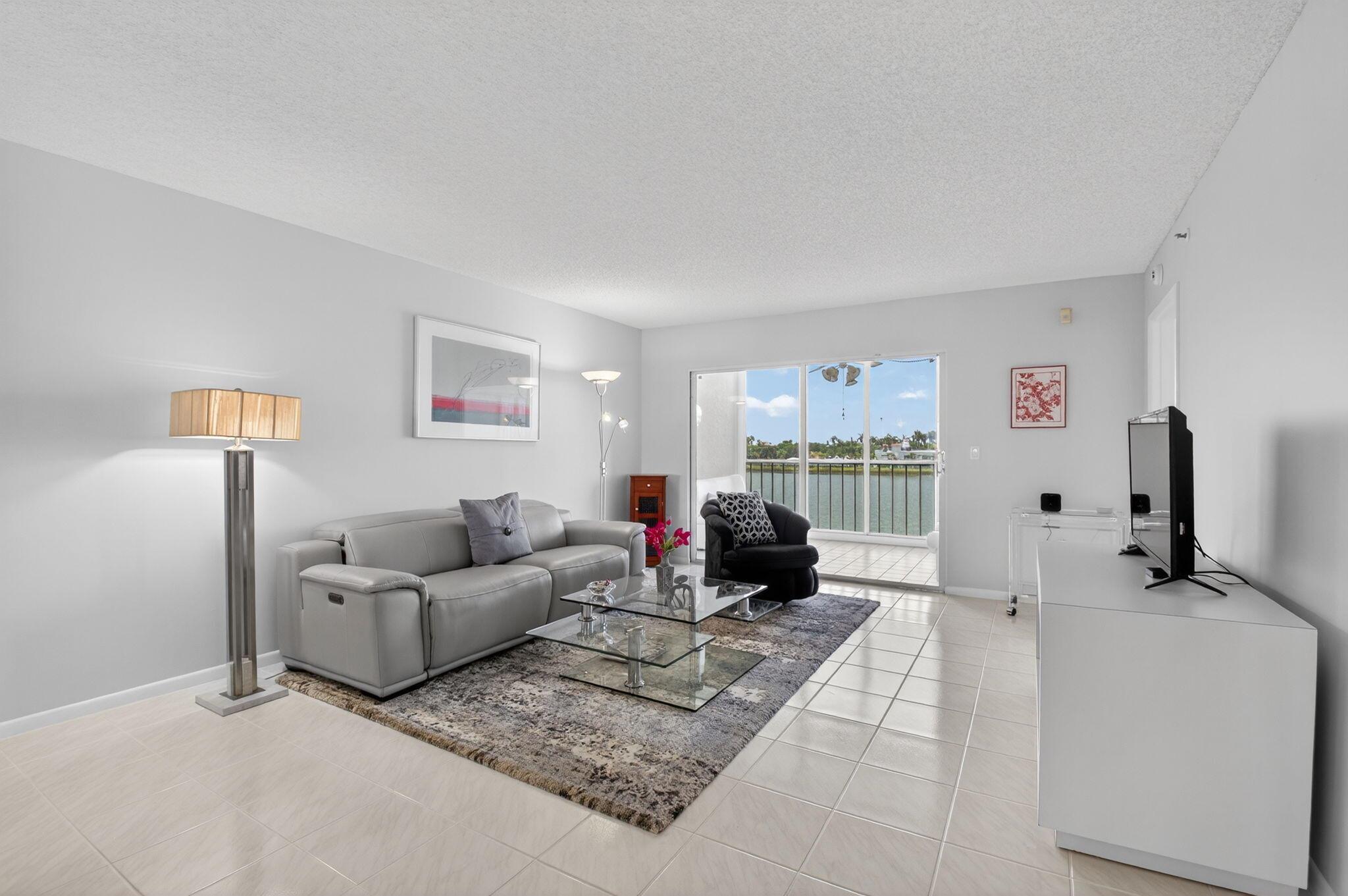 6112 Huntwick Terrace 404