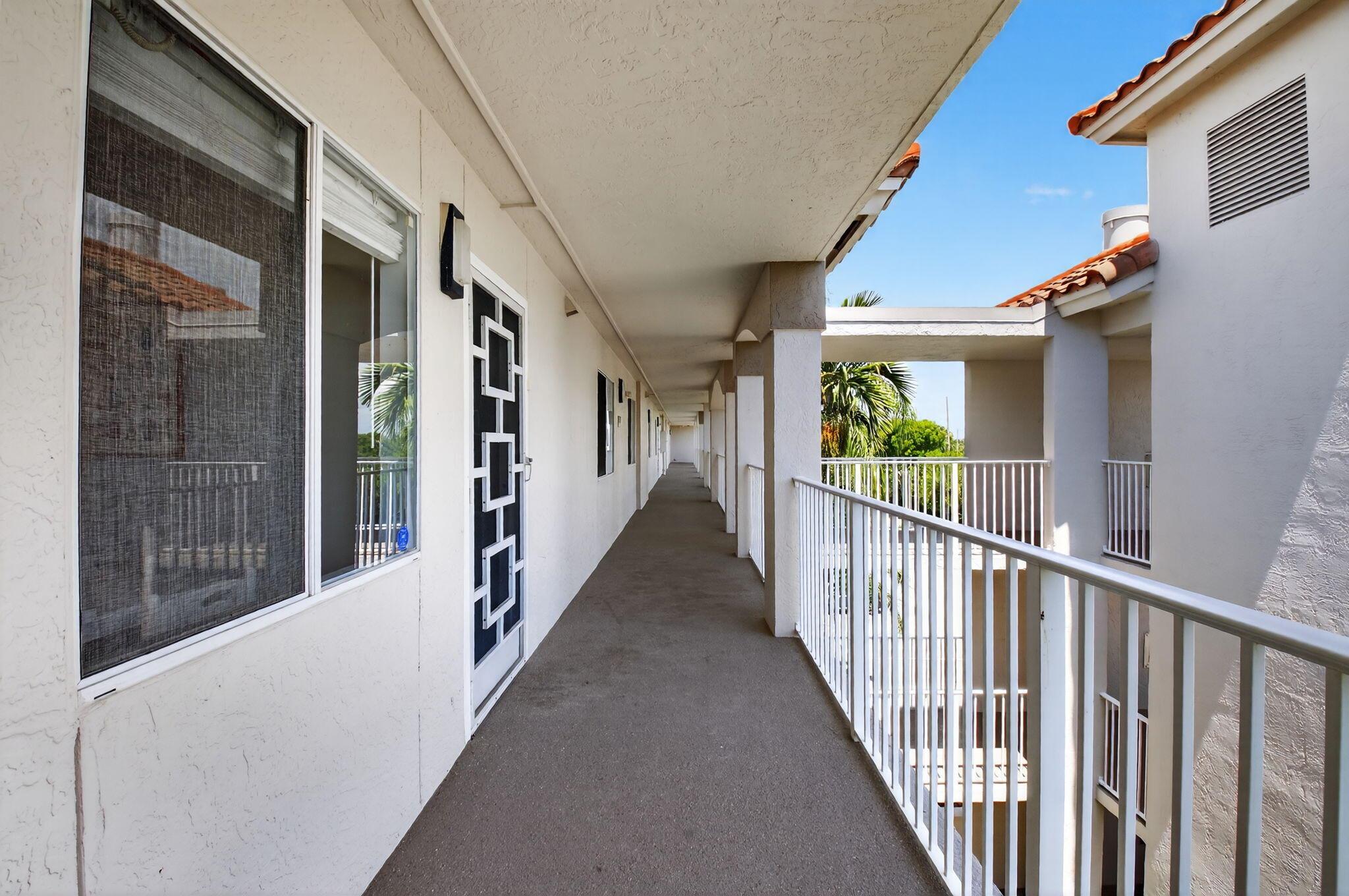 6112 Huntwick Terrace 404