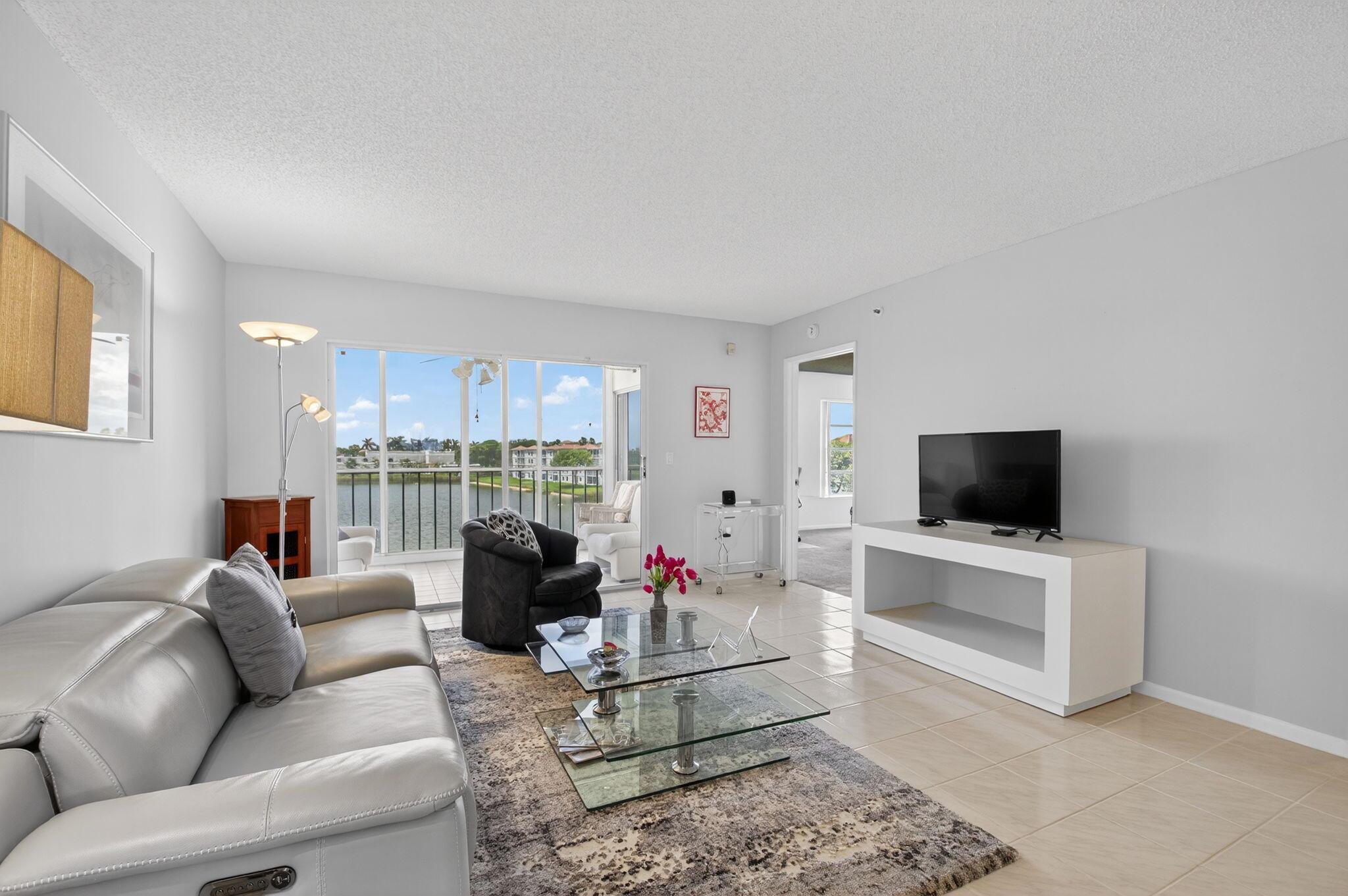 6112 Huntwick Terrace 404