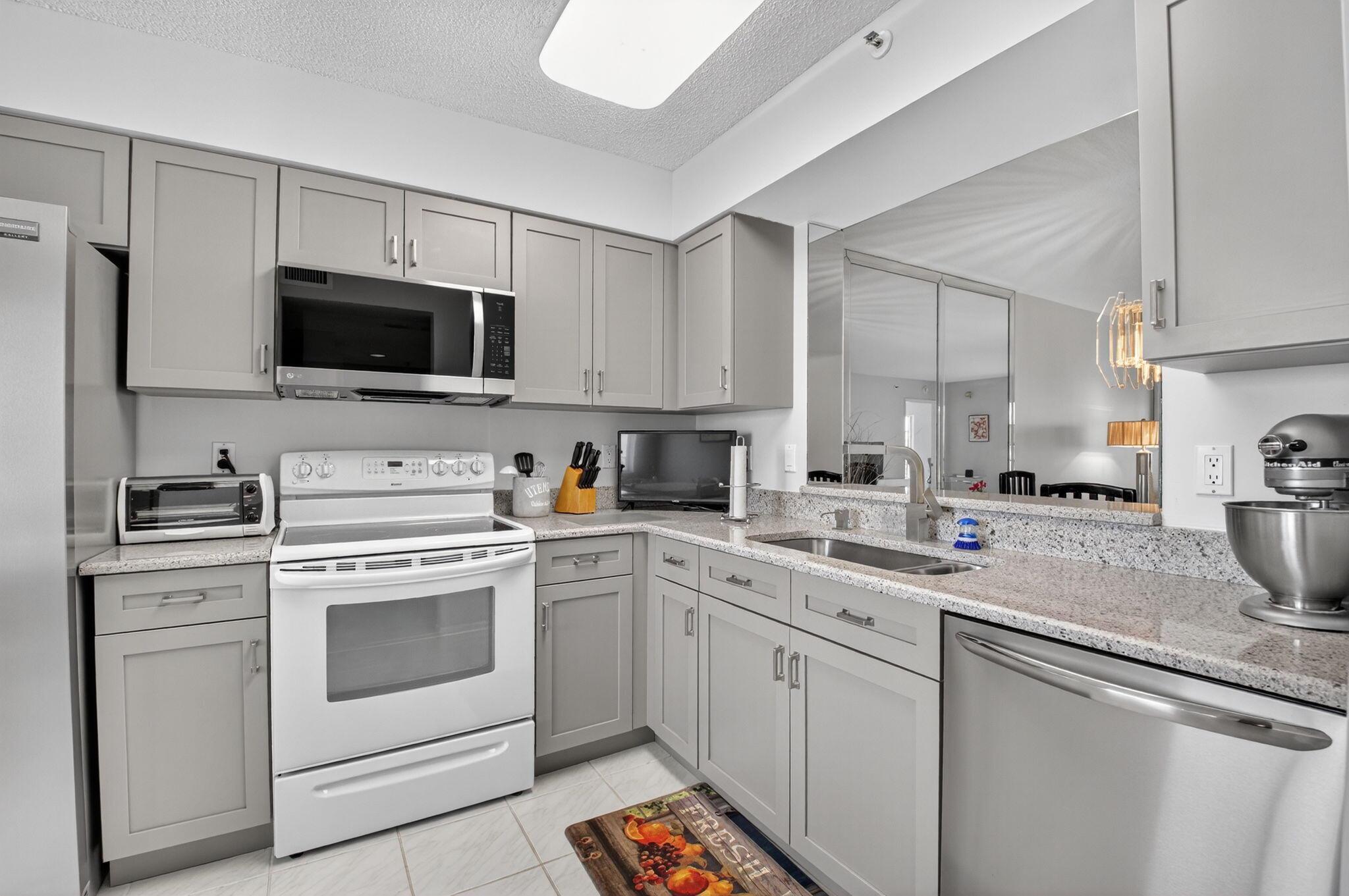 6112 Huntwick Terrace 404