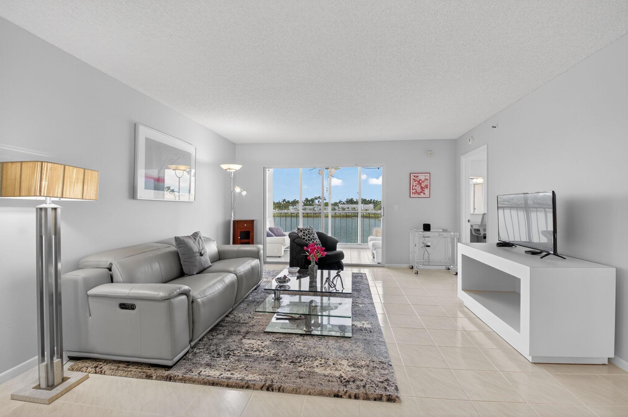 6112 Huntwick Terrace 404