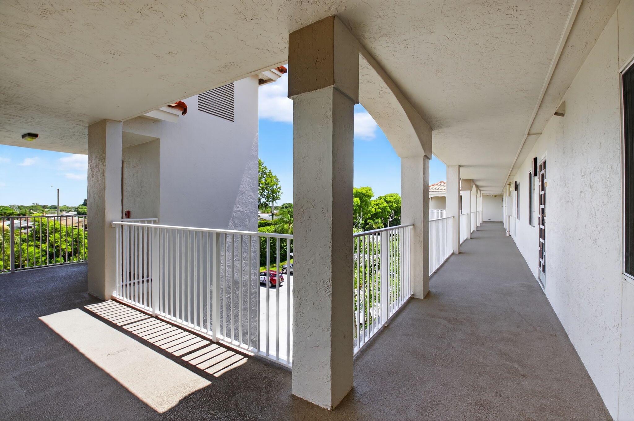 6112 Huntwick Terrace 404