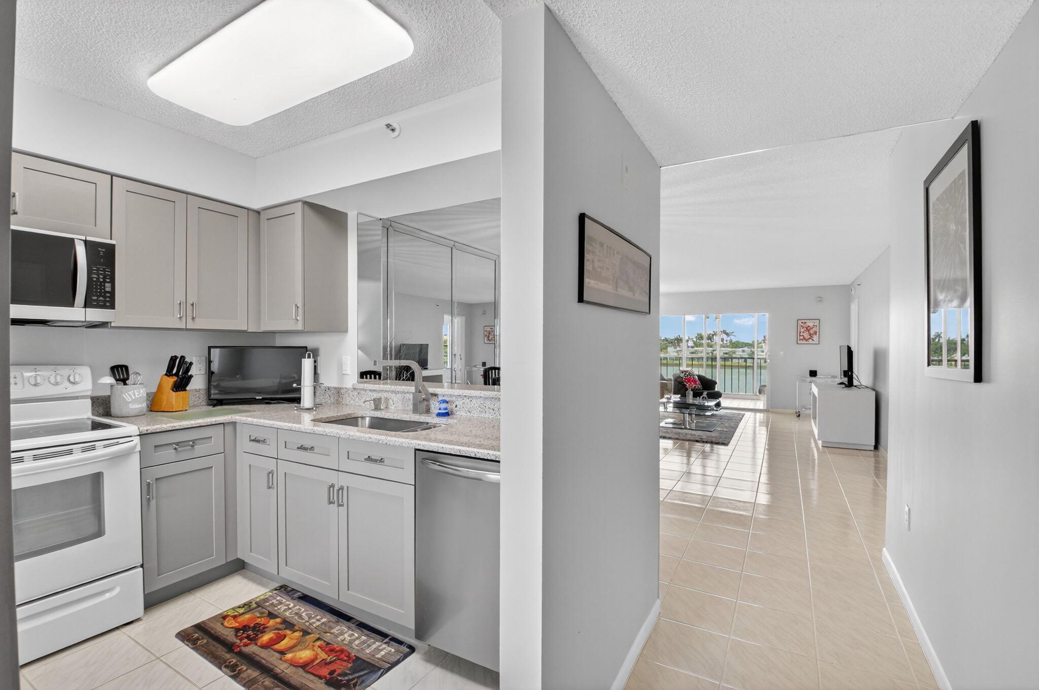 6112 Huntwick Terrace 404